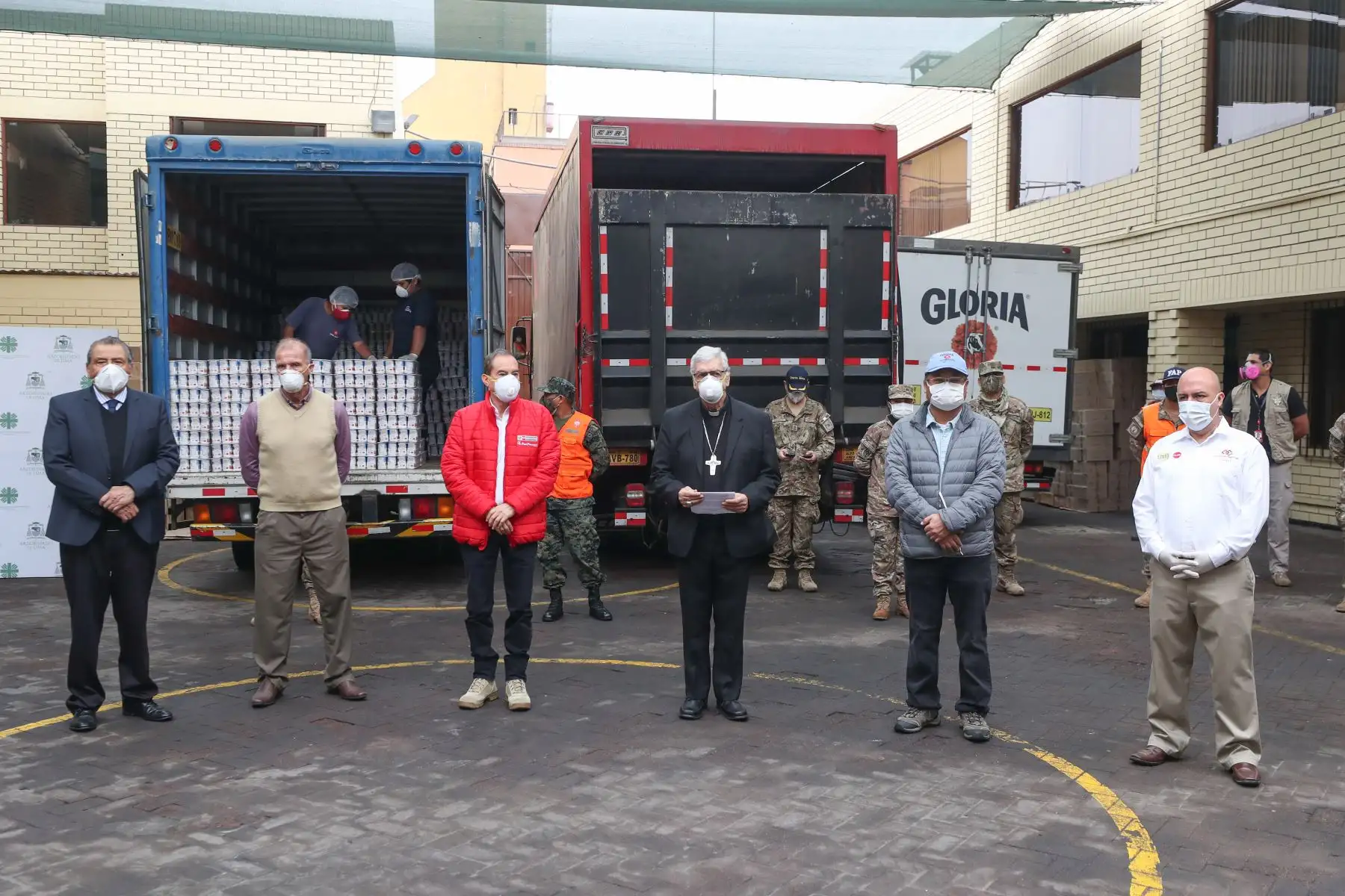 Ministro de Defensa participa en el relanzamiento de la campaña “ Ayúdanos a ayudar “, promovida por el Mindef, Caritas del Peru, America Tv y canal N  que recauda fondos para armar canastas de víveres para apoyar a familias vulnerables durante la emergencia por covid -19.
Foto: Mindef