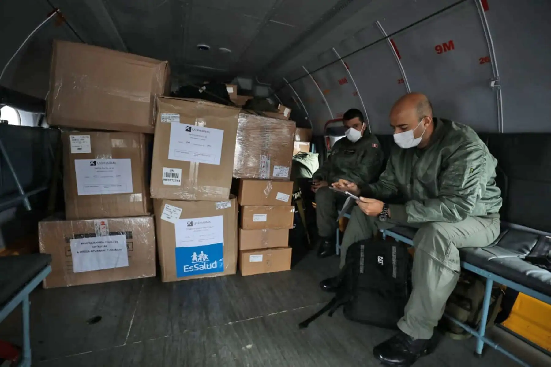 Essalud envia  envia equipos de protección e insumos médicos necesarios para fortalecer la primera línea de atención a pacientes con Covid 19. Los envios serán distribuidos a las regiones de  Cusco 17 toneladas, Apurimac 7 toneladas y Puno 7 toneladas.
Foto: Essalud