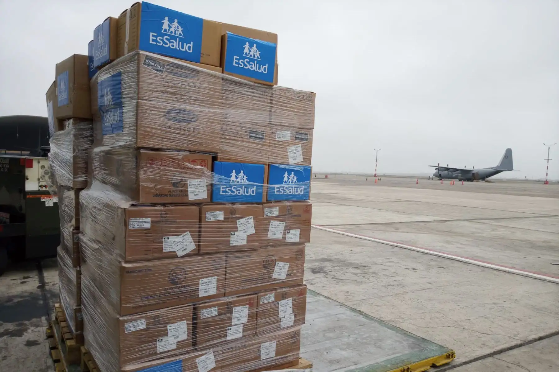 Essalud envia  equipos de protección e insumos médicos necesarios para fortalecer la primera línea de atención a pacientes con Covid 19. Los envios serán distribuidos a las regiones de  Cusco 17 toneladas, Apurimac 7 toneladas y Puno 7 toneladas.
Foto: Essalud