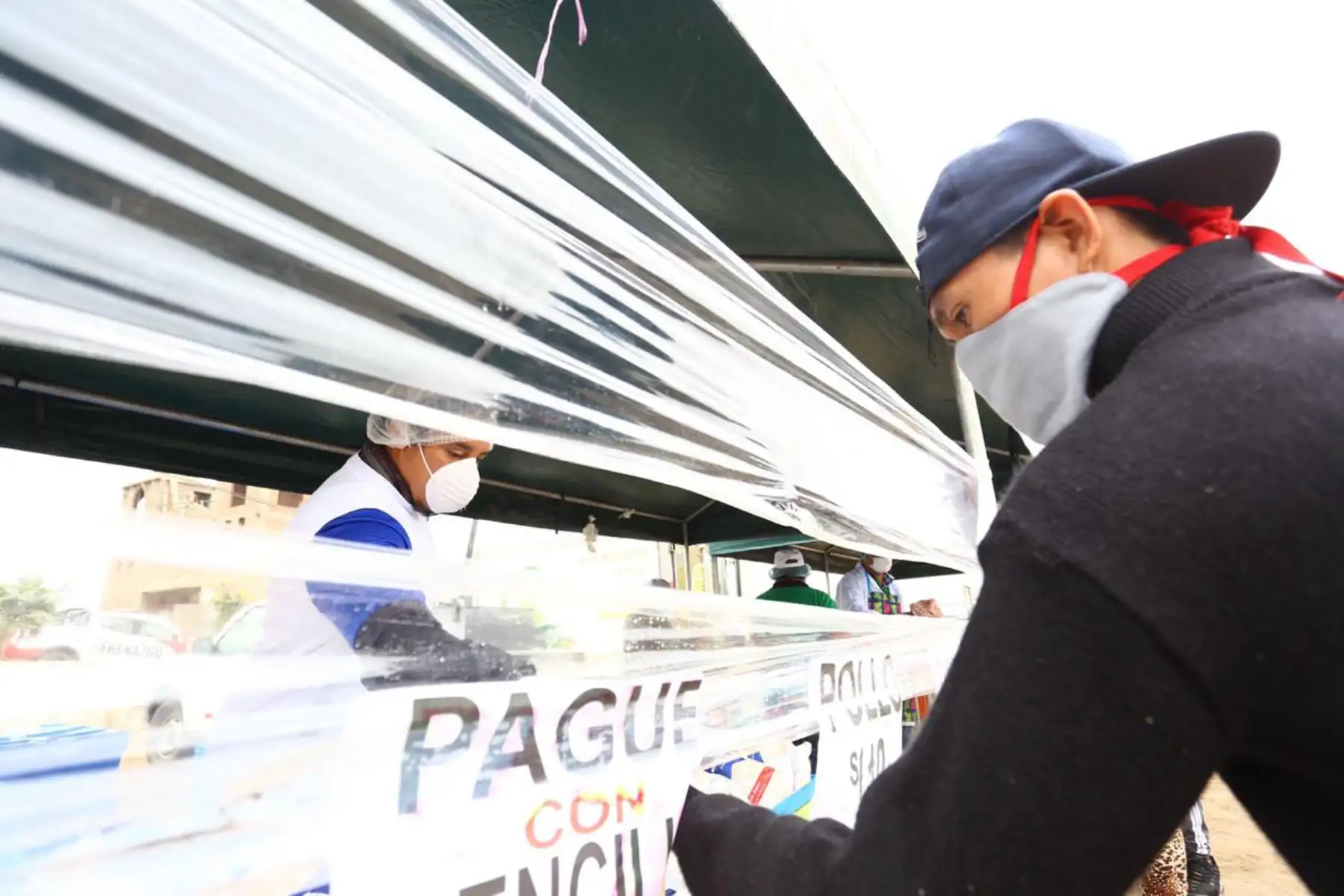 Ministerio de Agricultura llega a San Juan de Miraflores para impulsar el programa " De la Chacra a la Olla " que permite acercar los productos del campo a las familias y puedan realizar sus compras de manera segura.
Foto:Minagri