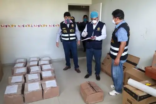 Personal de la fiscalía anticorrupción interviene local de la Policía en Lambayeque.