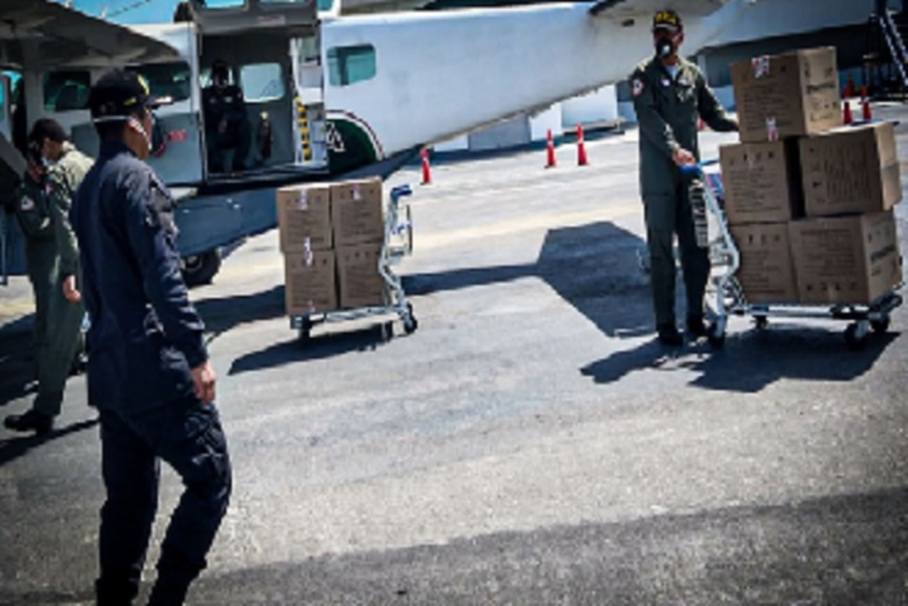 Los equipos de protección personal fueron distribuidos por vía aérea desde el pasado 12 de mayo a las regiones policiales con alta demanda y riesgo de desabastecimiento.