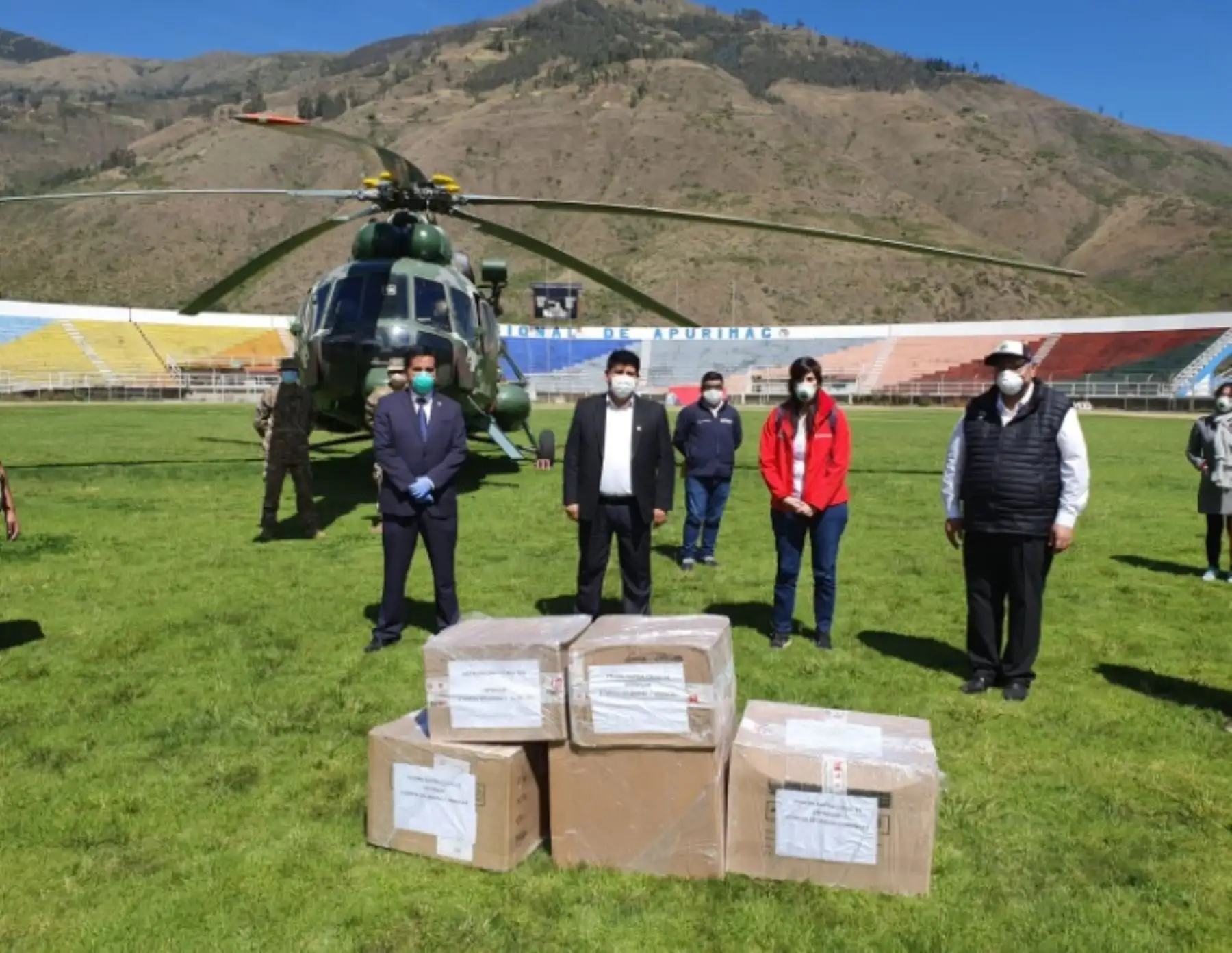 La ministra de  Economía y Finanzas (MEF), María Antonieta Alva Luperdi, trasladó a la región Apurímac 3,625 pruebas rápidas para detección del covid-19 y sostuvo una reunión con el gobernador regional, Baltazar Lantarón Núñez, para articular esfuerzos en el marco del plan de contención del nuevo coronavirus en dicho departamento.