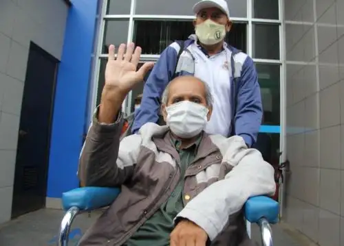 Pacientes de 68 y 71 años forman parte del grupo de 33 personas que a la fecha han sido dadas de alta del hospital Angamos, desde que se inició la pandemia.