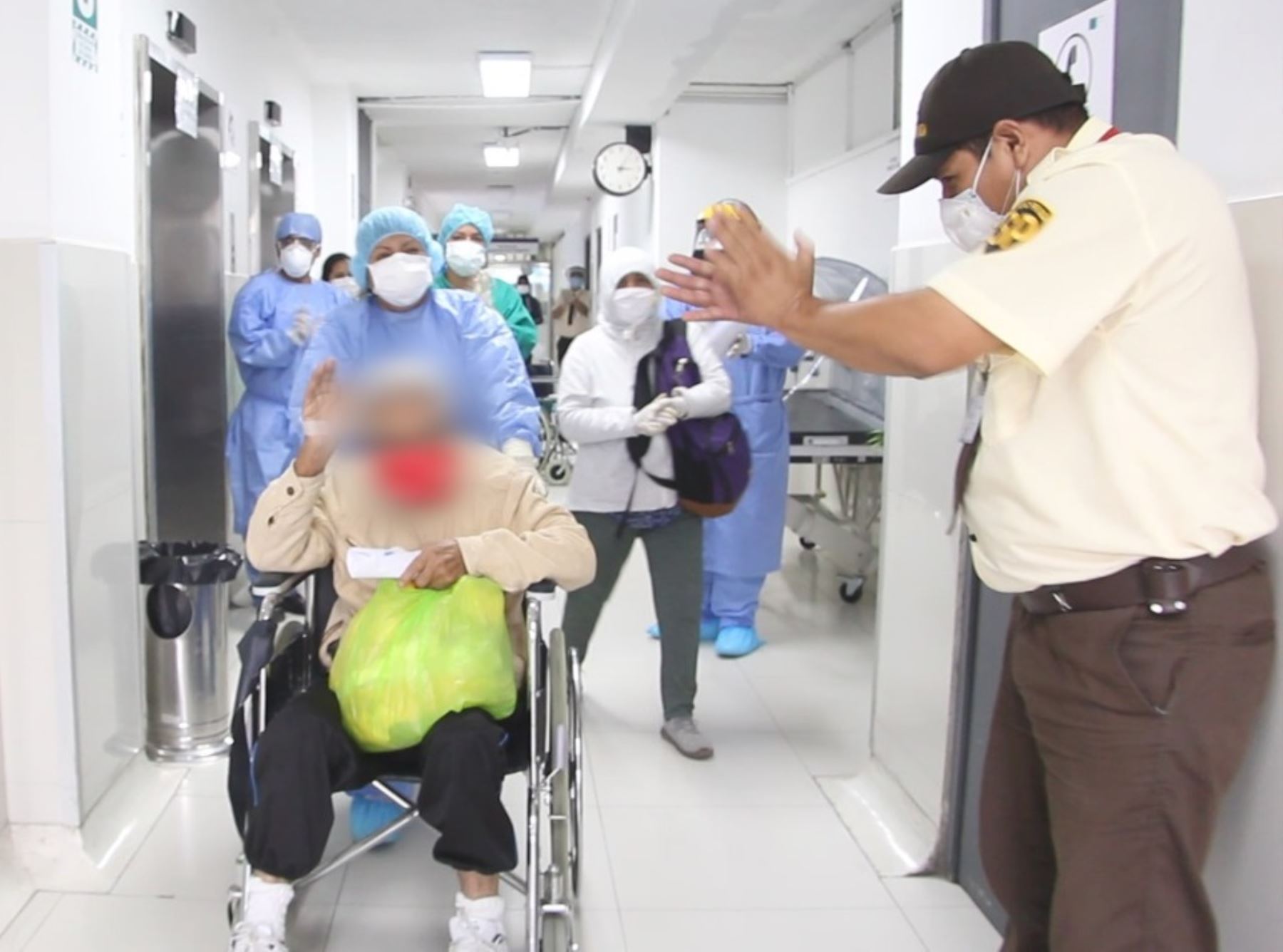 Pacientes de 68 y 71 años forman parte del grupo de 33 personas que a la fecha han sido dadas de alta del hospital Angamos, desde que se inició la pandemia.