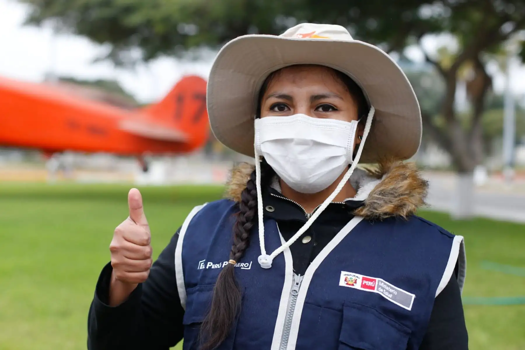 La ministra de la Producción, Rocío Barrios, acompaña y supervisa el traslado de 9 enfermeras y enfermeros puneños y 3 médicos radicados en Lima, hacia Iquitos, para sumarse al personal de salud que lucha contra el covid-19. 
Foto:Produce