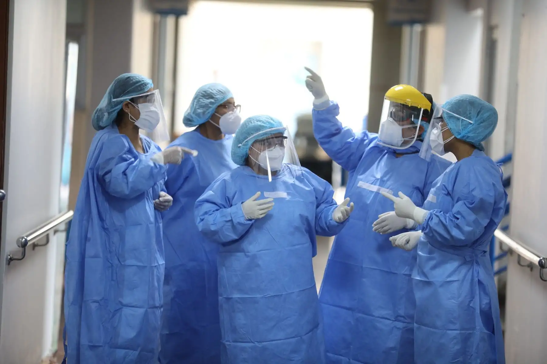 Coreanos residentes en Perú donan equipos de protección para médicos que atienden a pacientes covid-19 en provincias. ANDINA/Difusión