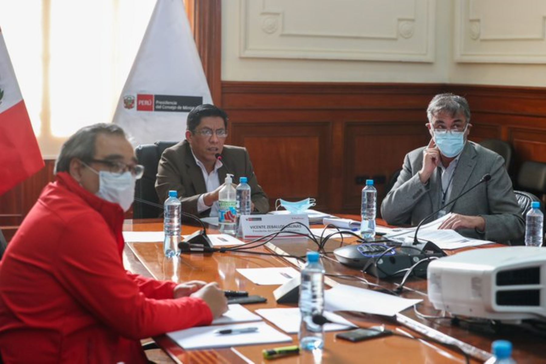 Presidente del Consejo de Ministros, Vicente Zeballos, participa en sesión virtual de Comisión de Descentralización.