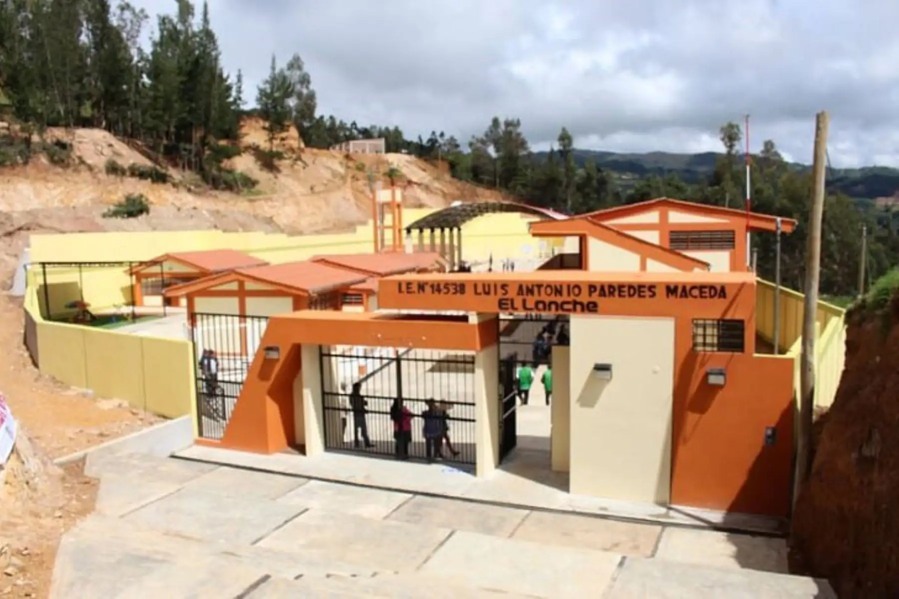 Infraestructura educativa rehabilitada con apoyo de la Autoridad para la Reconstrucción con Cambios (ARCC).