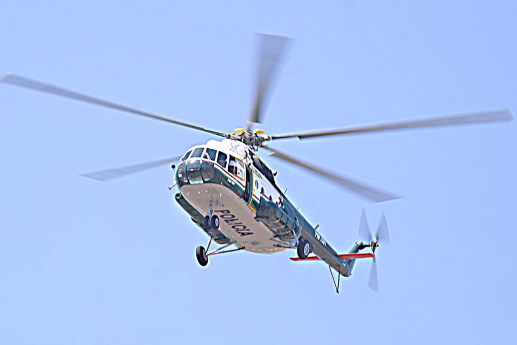 En este helicóptero de la Policía Nacional fue transportada la Virgen del Socorro de Huanchaco para derramar bendiciones. Foto: Cortesía Koky Villanueva