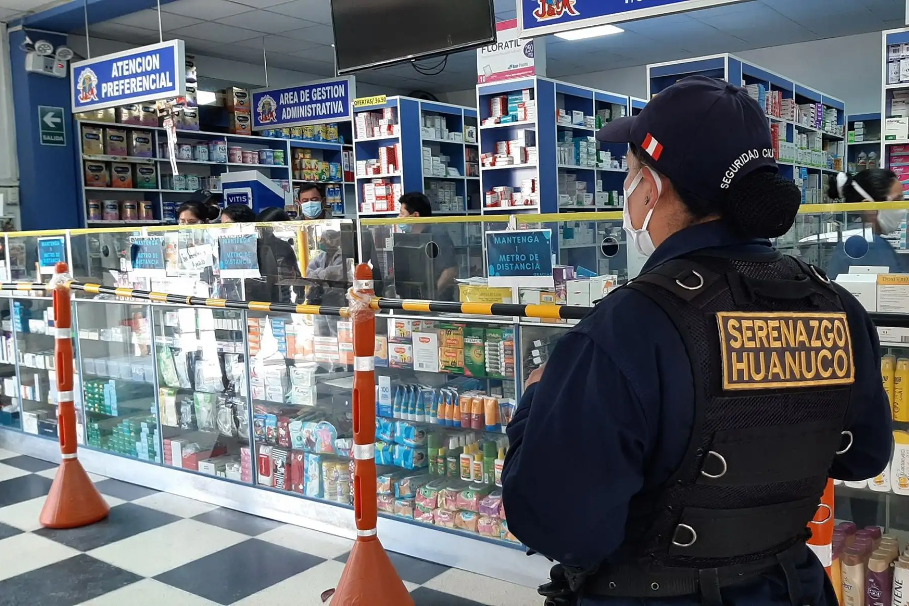 La Municipalidad de Huánuco conjuntamente con la Fiscalia y la Policía realizaron la fiscalización de precios en las diversas farmacias de la ciudad. Foto: ANDINA/Municipalidad de Huánuco