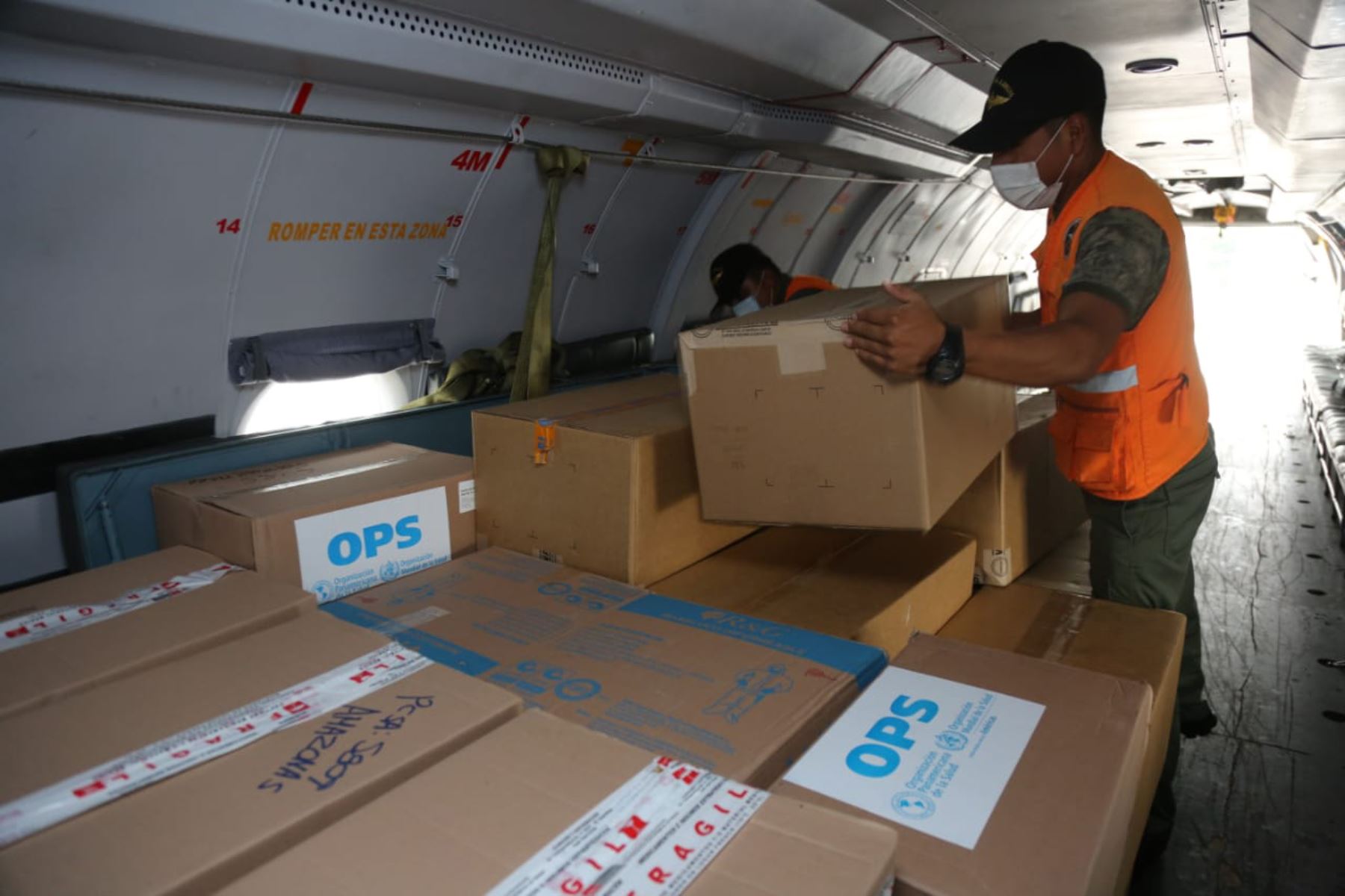 El Ministerio de Salud ha distribuido 1,486 toneladas de equipos de protección personal. Foto: ANDINA/Difusión