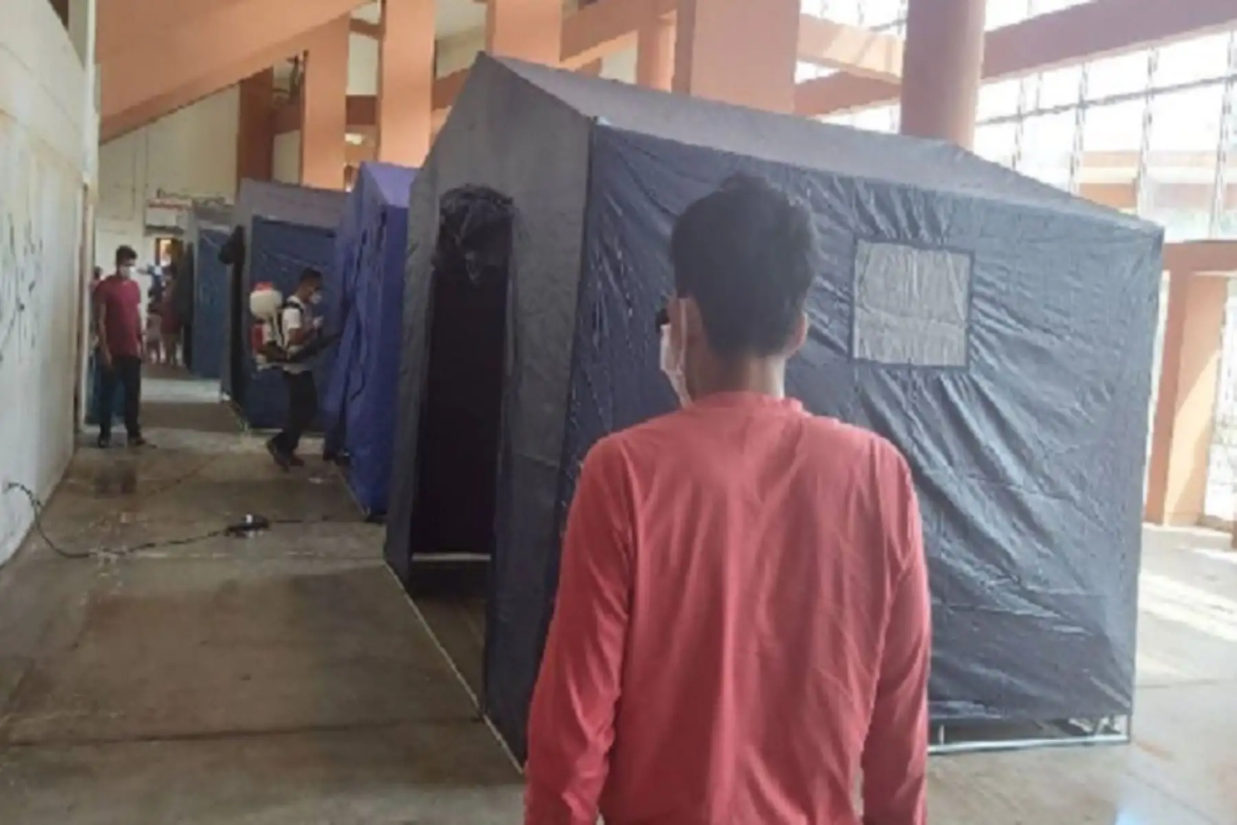 La mayoría de estas personas permanecen desde el inicio de la pandemia, debido al cierre de las fronteras para evitar la propagación del covid-19.