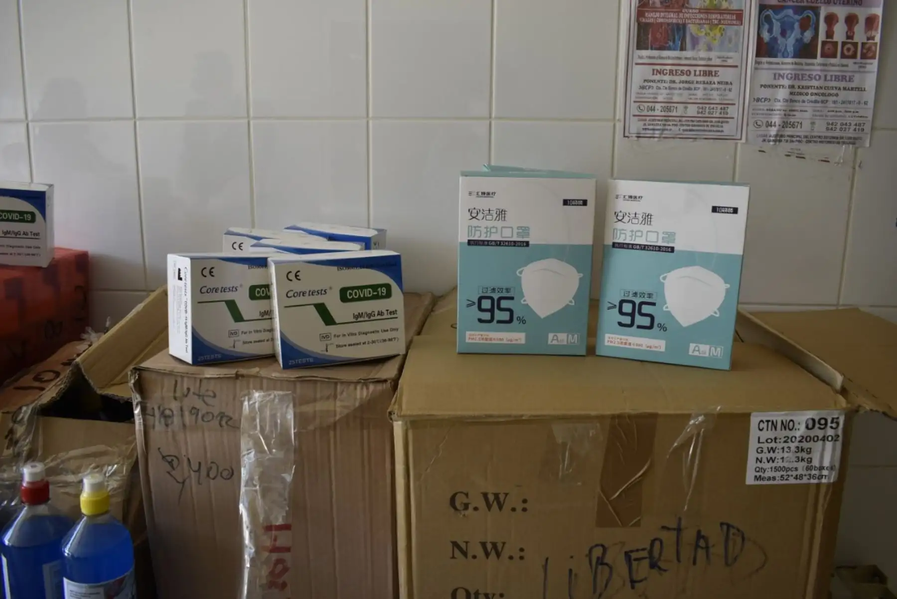 El Gobierno Regional de La Libertad entregó pruebas rápidas, equipos de protección personal, entre otros implementos, para reforzar la atención a pacientes covid-19 en el Hospital de Chépen.