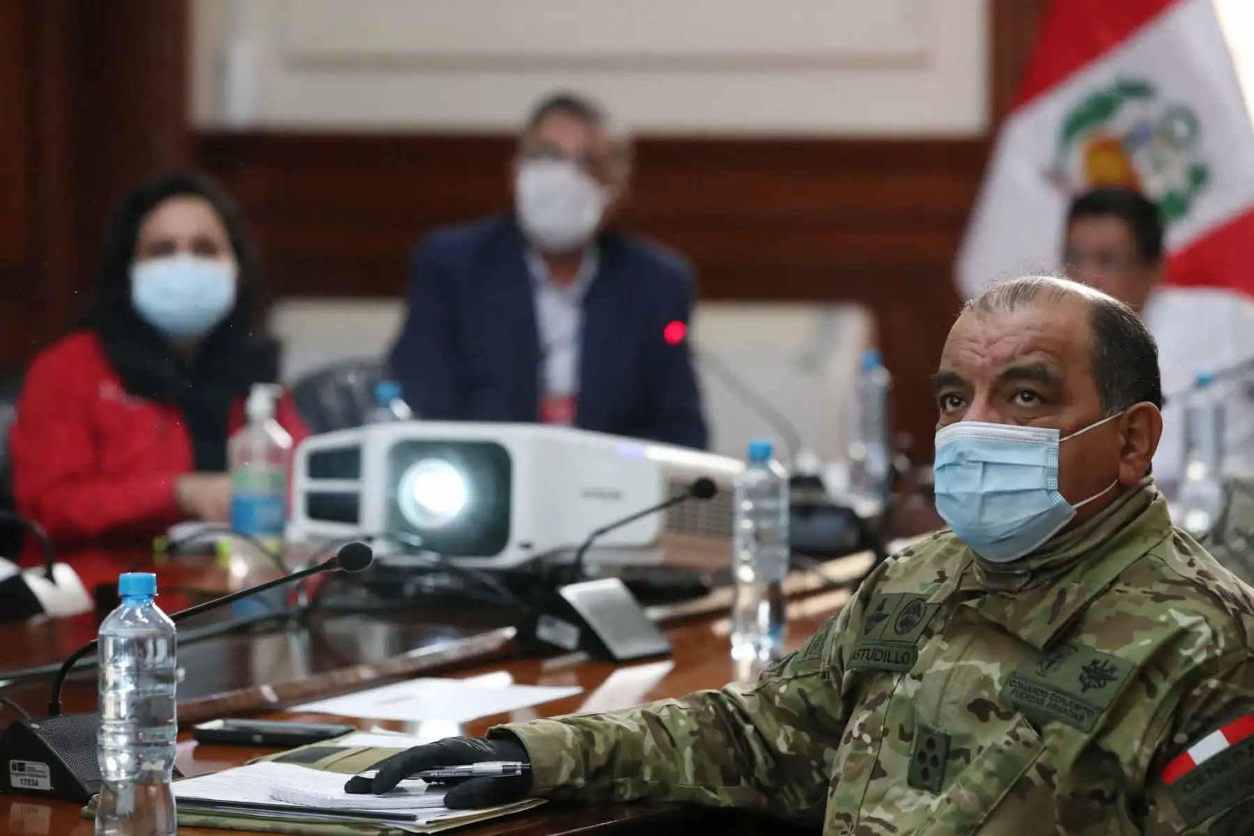 Con el objetivo de optimizar la atención de salud en zonas rurales de Loreto, el premier 
Vicente Zeballos lidera sesión con titulares de Minsa, MIMP, Mindef, EsSalud, viceministra de Interculturalidad, Fuerzas Armadas y viceministro de Gobernanza Territorial. 
Foto: PCM