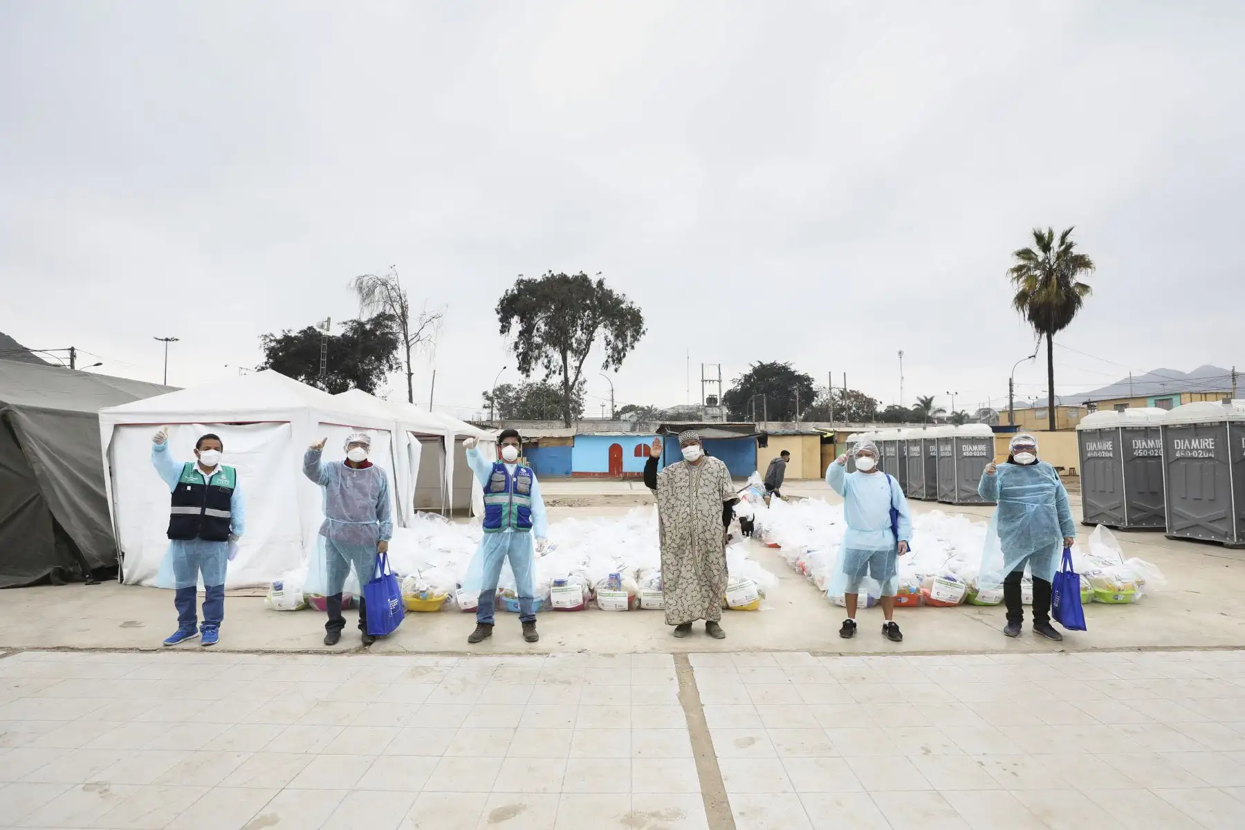 La Municipalidad de Lima entregó canastas de alimentos a pobladores de la comunidad Shipibo-Conibo de Cantagallo quienes cumplen cuarentena por casos confirmados de coronavirus. Foto: ANDINA/Municipalidad de Lima