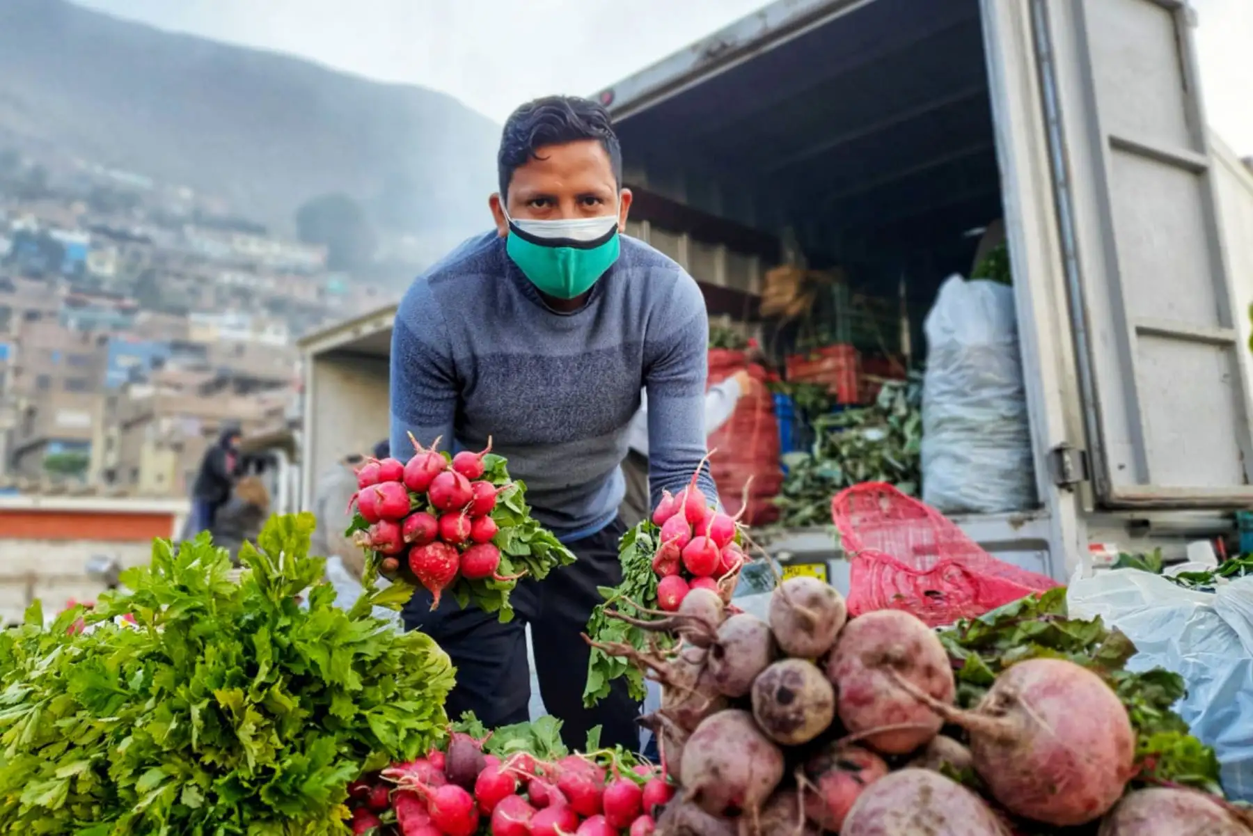 El Mercado Mayorista Movil de la Municipalidad de Lima, que recorre la ciudad con la finalidad de evitar la aglomeración en otros centro de abasto, llegó esta vez al distrito de Lurigancho-Chosica. Foto: ANDINA/Municipalidad de Lima