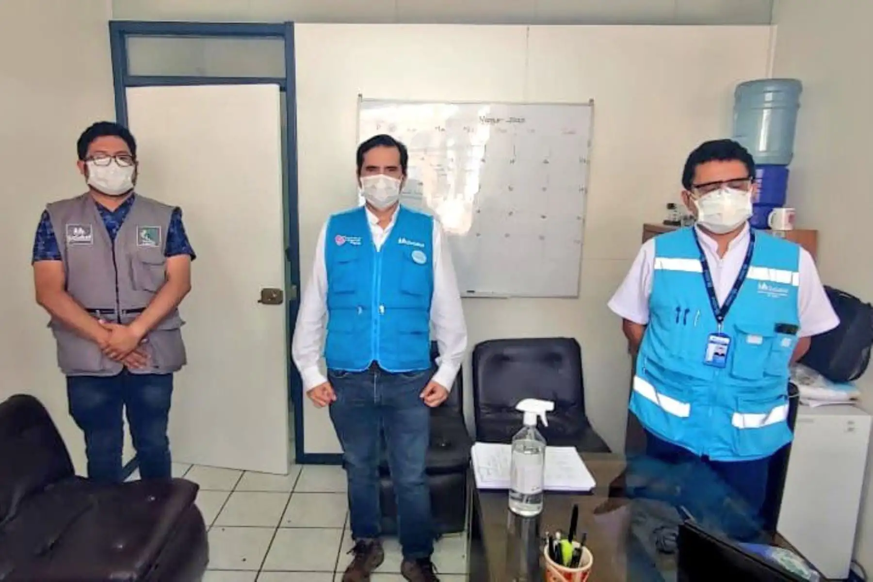 Ministra Gloria Montenegro y equipo multidisciplinario del Minsa y EsSalud llegan a Huánuco llevando equipos médicos e implementos de seguridad para hacer frente al coronavirus. Supervisarán las áreas de atención de pacientes COVID-19 de nuestros hospitales y centros de salud.
Foto: ANDINA/EsSalud