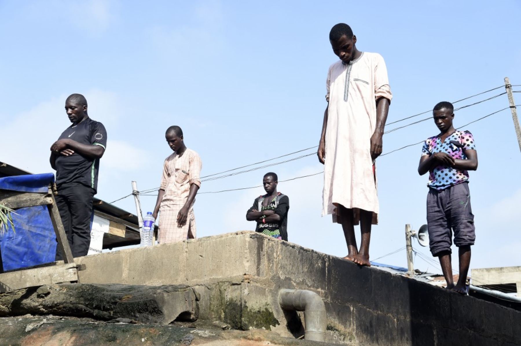 Los fieles se reúnen para realizar una oración para celebrar Eid al-Fitr en Kara Ibafo en el estado de Ogun. Foto: AFP