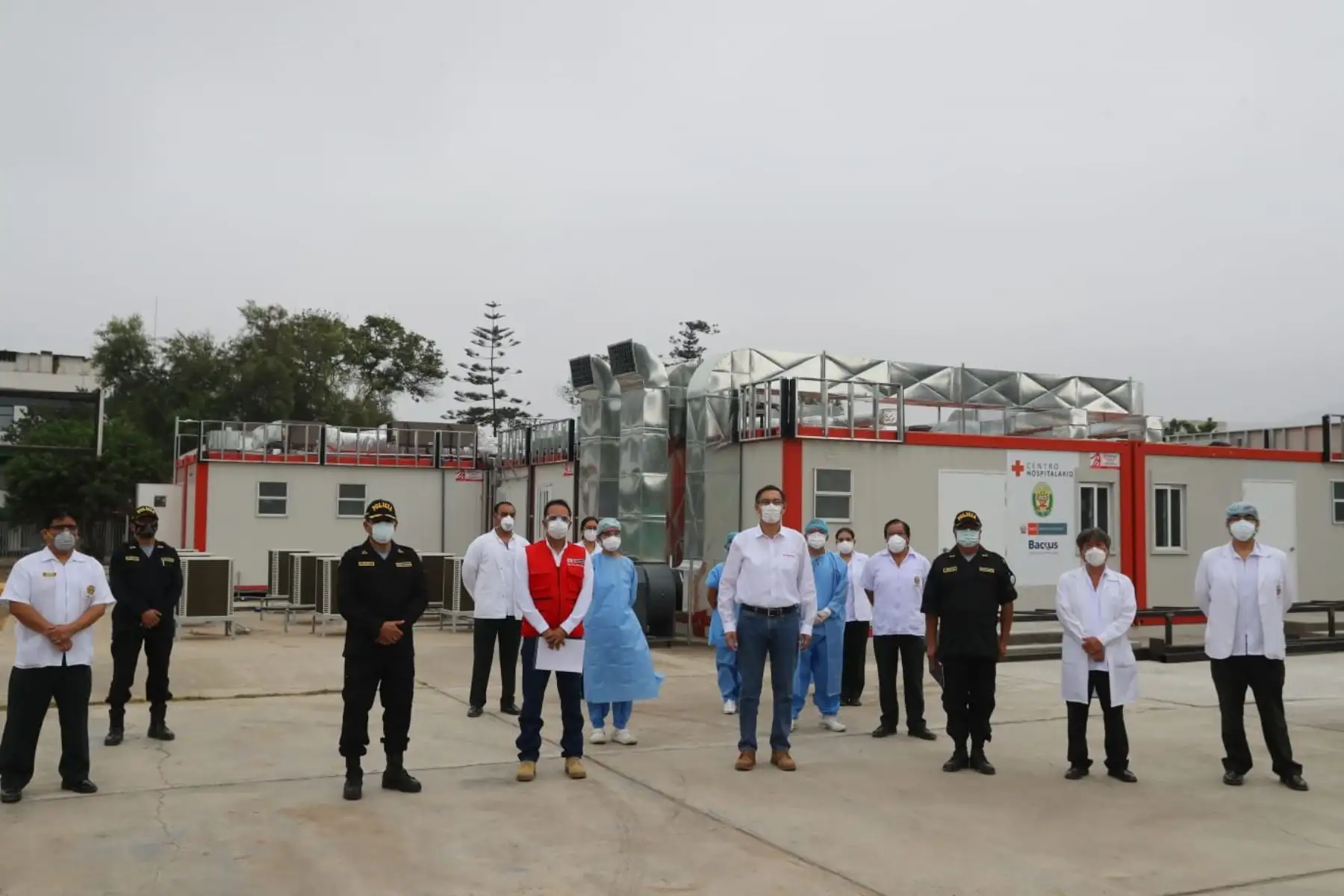 Presidente Martín Vizcarra visita Hospital de Campaña de la PNP, donado por la empresa privada. Foto: ANDINA/Prensa Presidencia