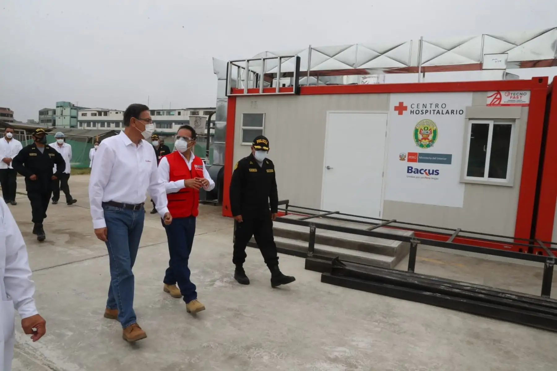 Presidente Martín Vizcarra visita Hospital de Campaña de la PNP, donado por la empresa privada. Foto: ANDINA/Prensa Presidencia