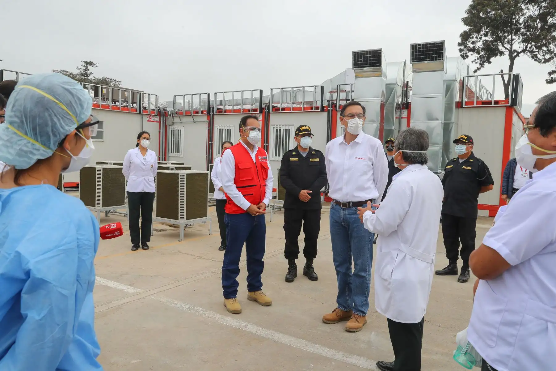 Presidente Martín Vizcarra visita Hospital de Campaña de la PNP, donado por la empresa privada. Foto: ANDINA/Prensa Presidencia