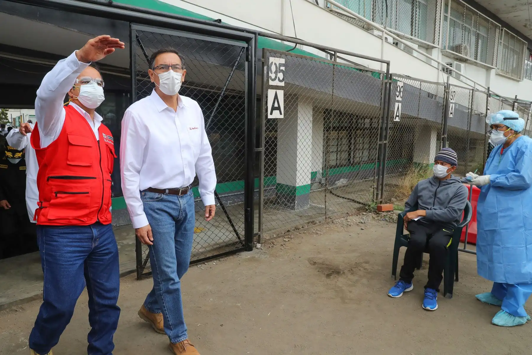 Presidente Martín Vizcarra visita Hospital de Campaña de la PNP, donado por la empresa privada. Foto: ANDINA/Prensa Presidencia