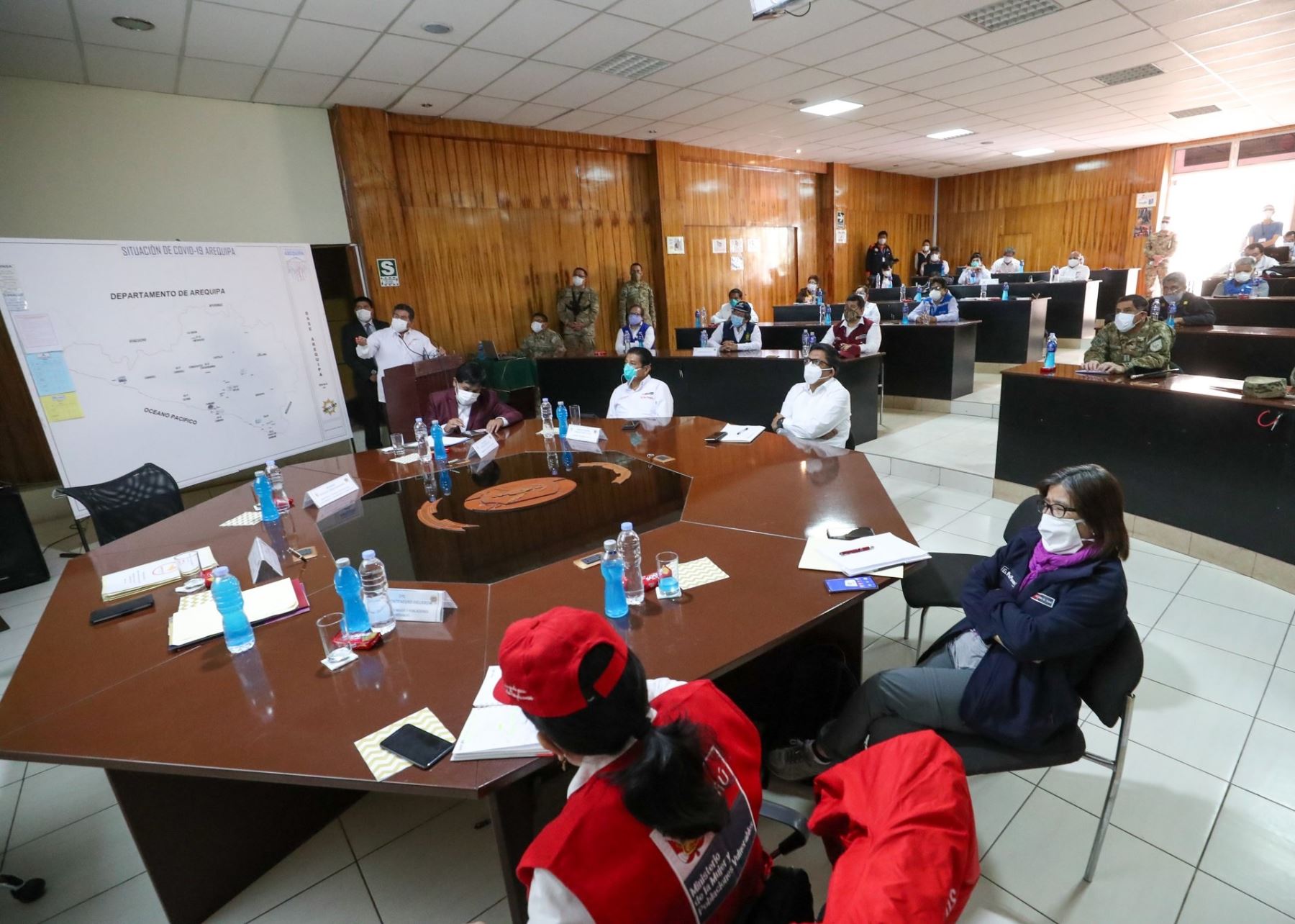 Presidente del Consejo de Ministros, Vicente Zeballos, encabezó comitiva del Gobierno que supervisó las acciones que se ejecutan en Arequipara para combatir la pandemia de coronavirus (covid-19). ANDINA/Difusión