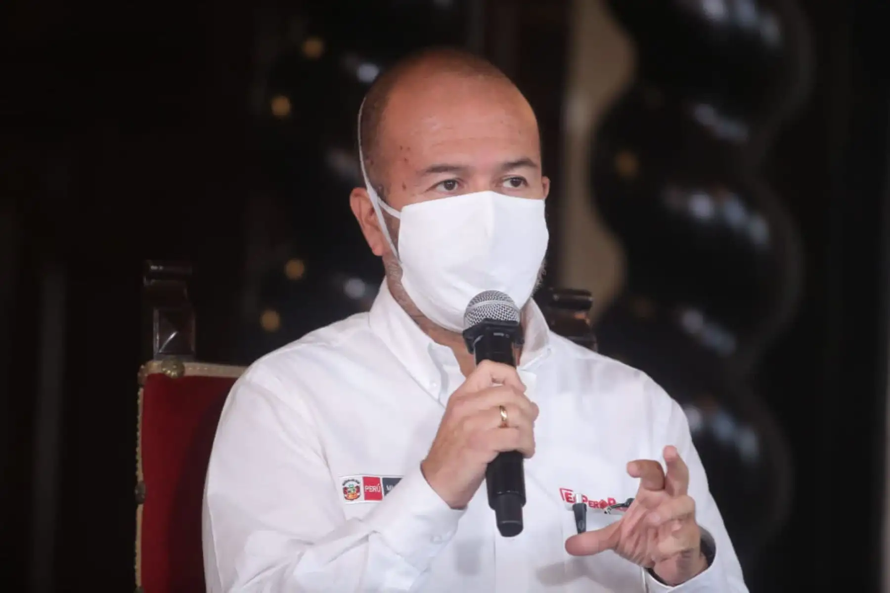 “¿Cómo se mide que hayamos llegado a esta meseta [de contagio]? Cuando cada persona infectada contagia a uno a o menos de una y nosotros esperamos llegar a cero contagios”, puntualizó el ministro Zamora. Foto: ANDINA/Prensa Presidencia