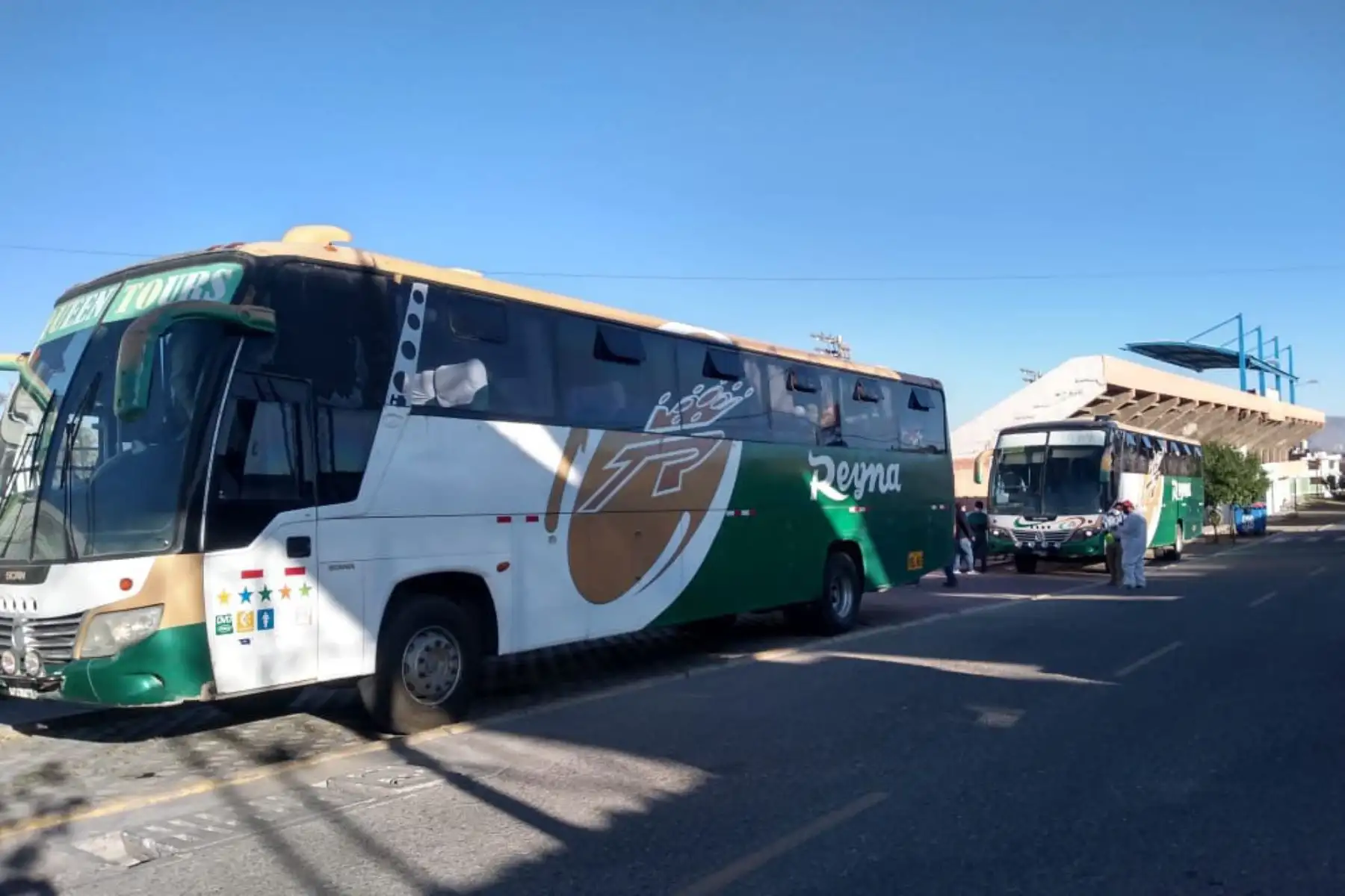Medio centenar de personas que cumplían cuarentena en la cuidad de Arequipa fueron trasladadas a Orcopampa, su distrito de origen.Foto: ANDINA/Difusión