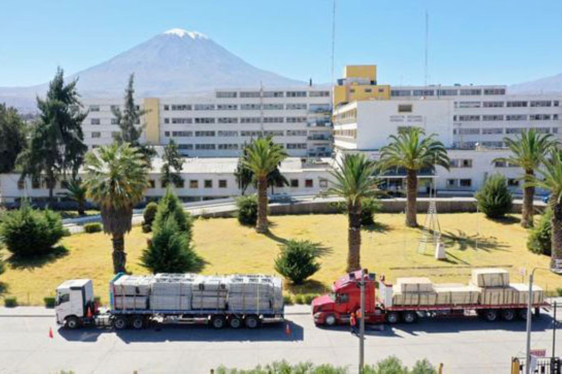 De no mediar inconvenientes, la primera semana de junio se contará con dos hospitales temporales en Honorio Delgado y Goyeneche. Foto: A ANDINA/Difusión