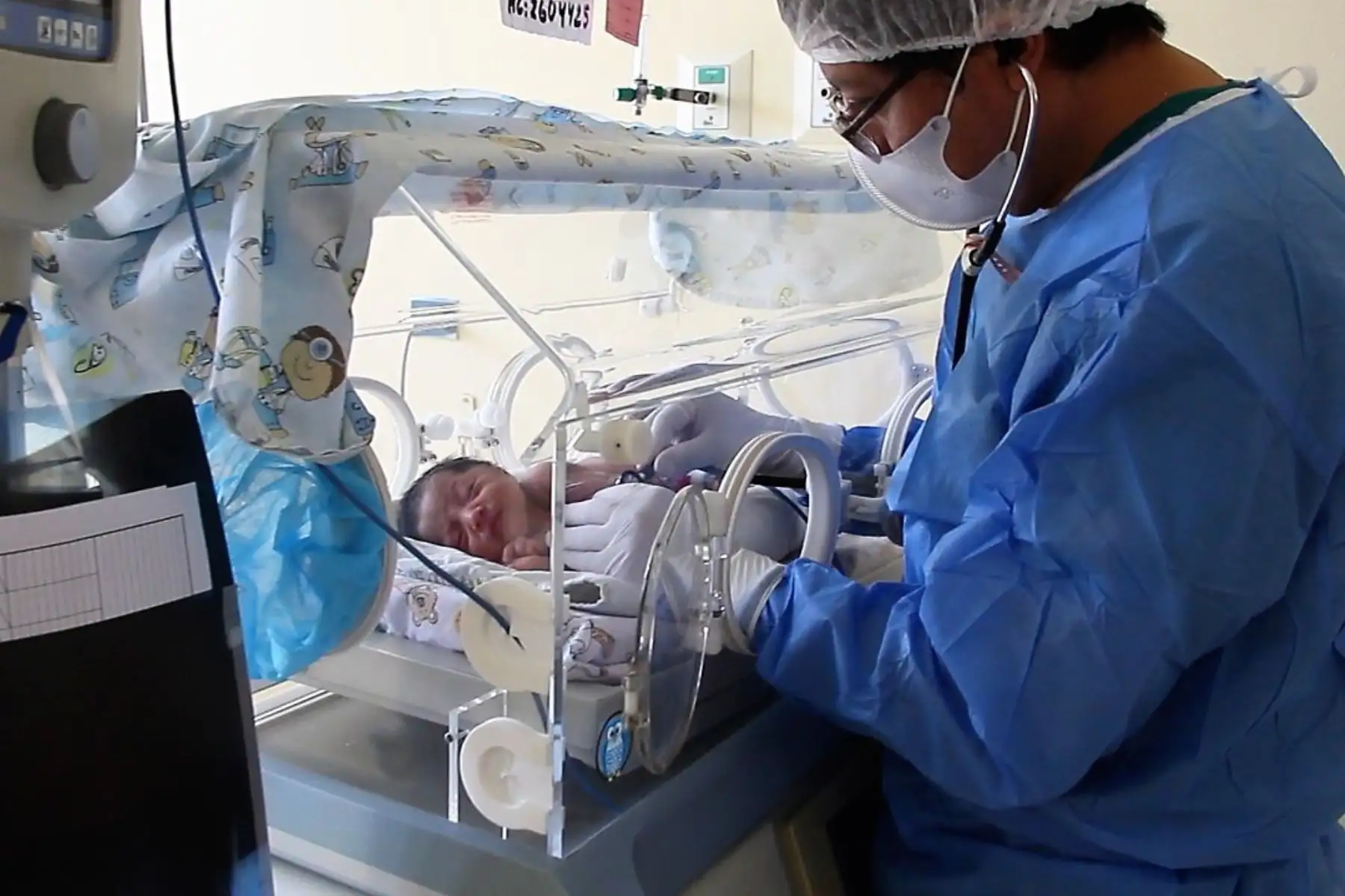 Mujer portadora asintomática del coronavirus dio a luz una bebé completamente sana en el Hospital Nacional Dos de Mayo.