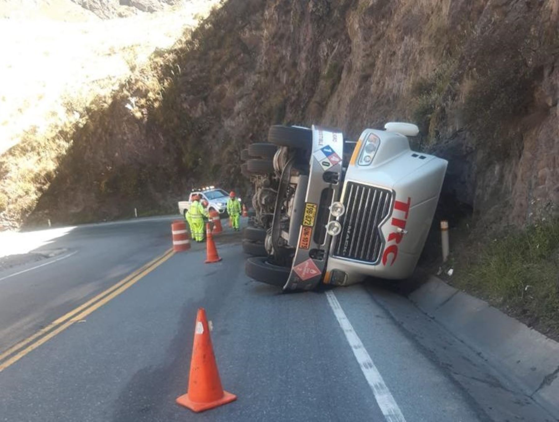 Cierran tramo de la carretera Central en Huarochirí por despiste de camión cisterna cargado con gas licuado de petróleo.