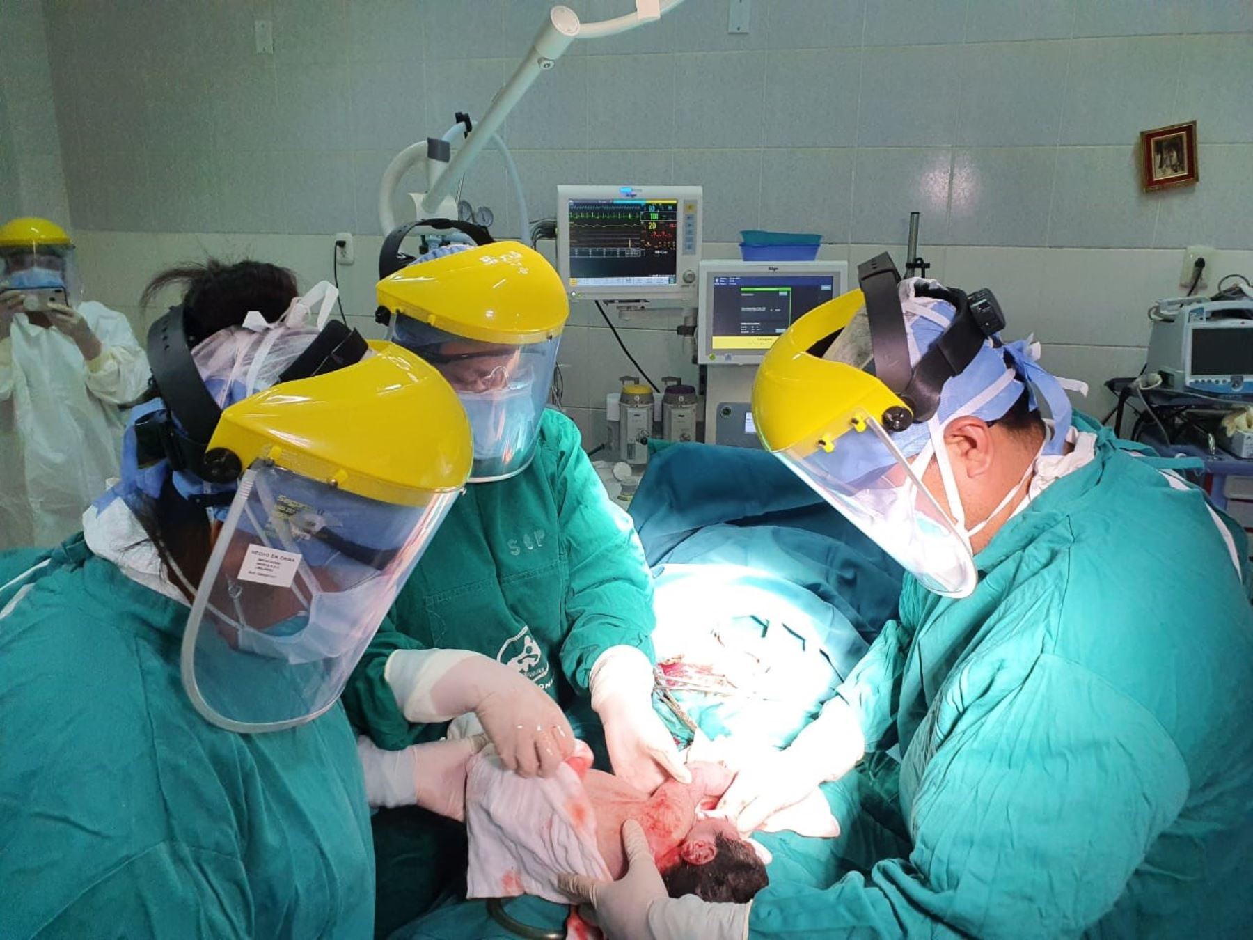 Médicos cusqueños salvan vida de gestante y su bebé tras una intervención de urgencia en la ciudad de Santo Tomás, provincia de Chumbivilcas. ANDINA/Difusión