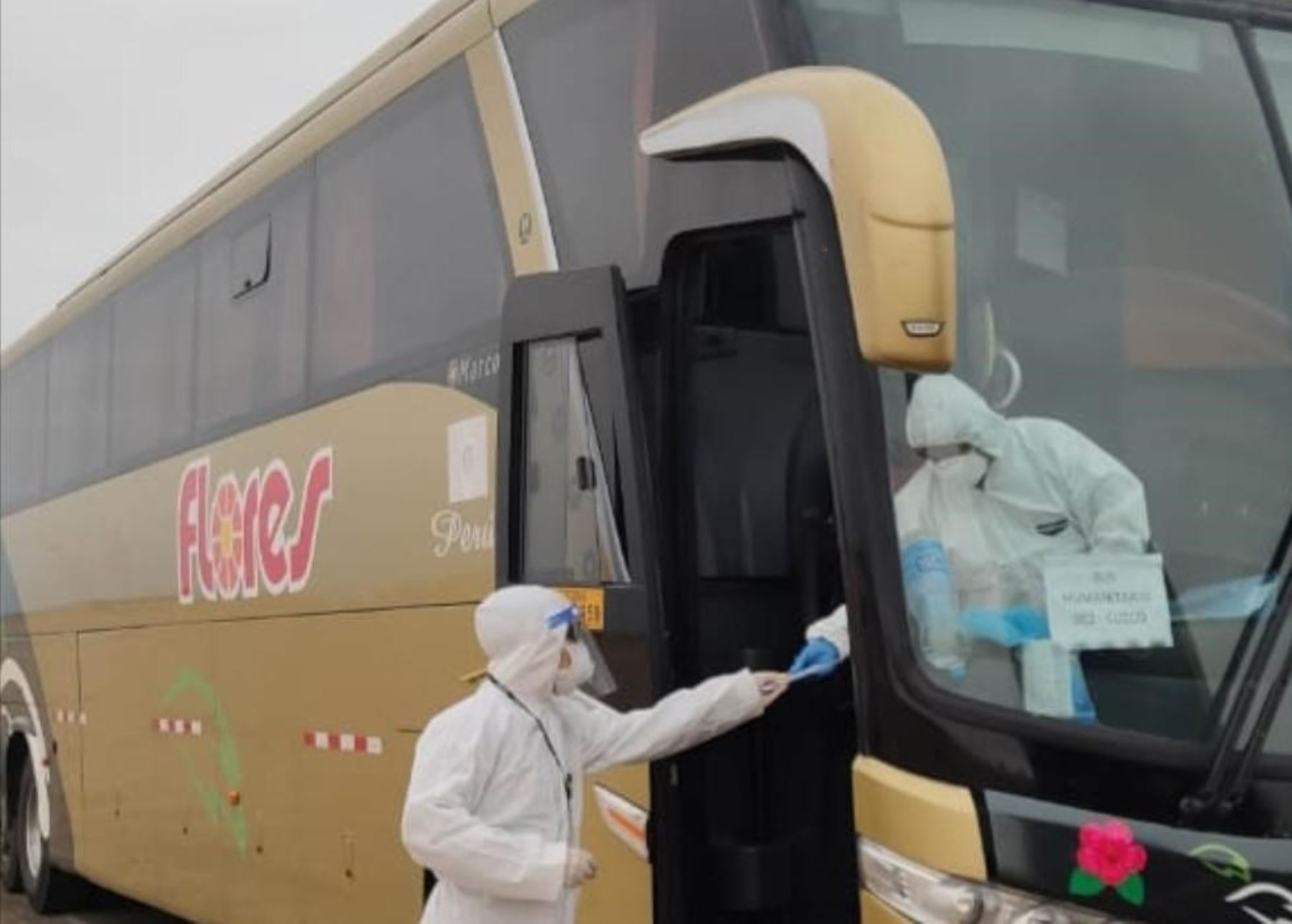 Inspectores de la Sutran fiscalizaron 595 buses para garantizar el viaje de 19,717 pasajeros que se acogieron a los traslados humanitarios durante el estado de emergencia.