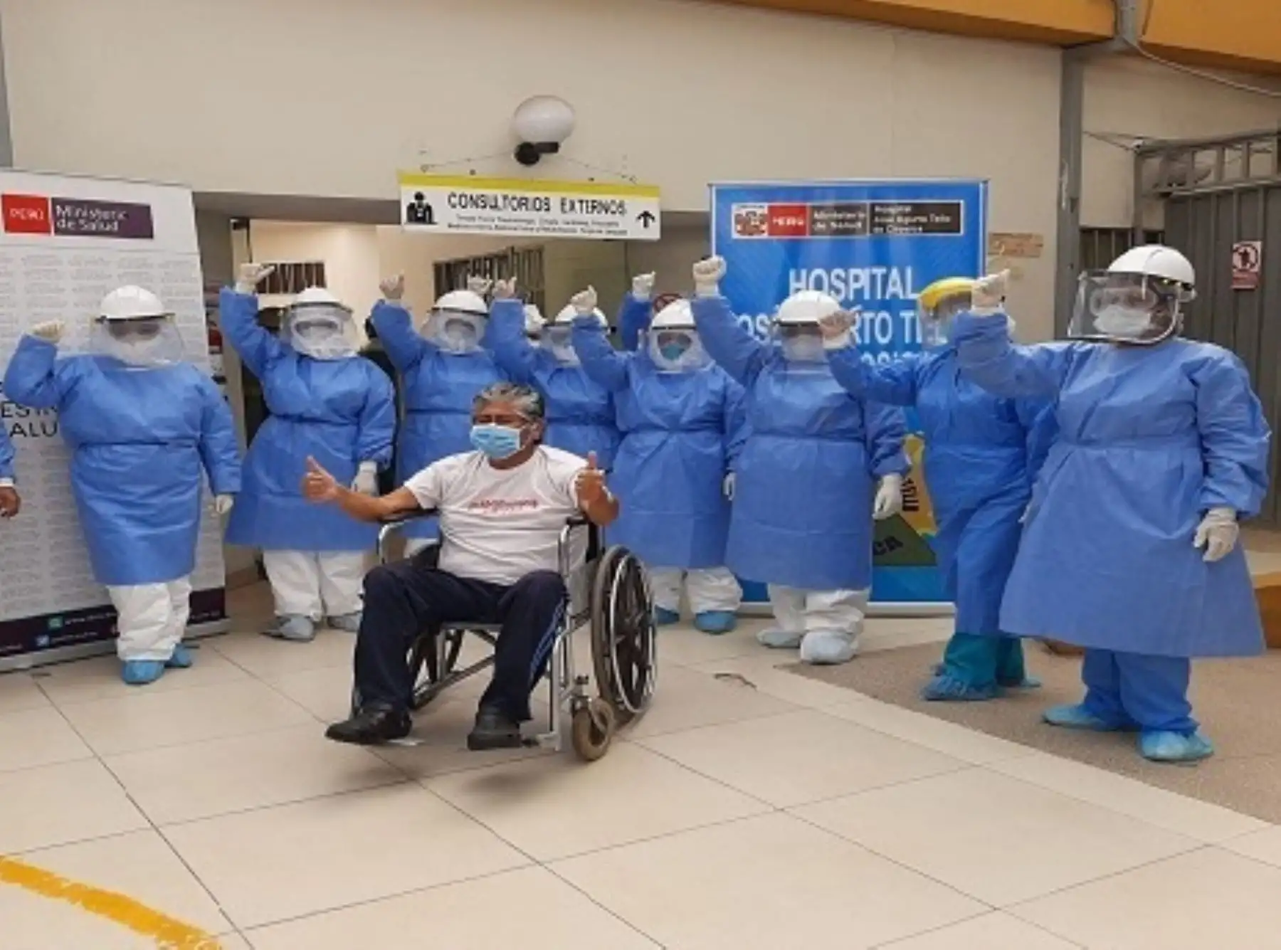 Conductor de 52 años abandonó la Unidad de Cuidados Intensivos del Hospital José Agurto Tello de Chosica tras vencer al covid-19.