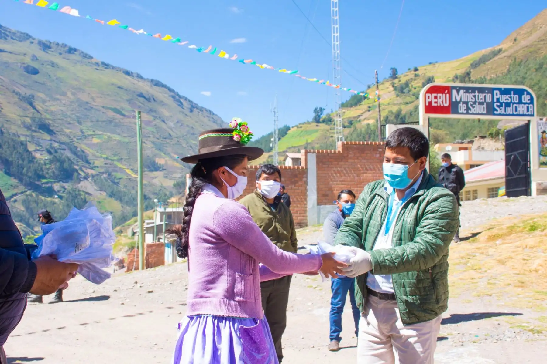 Municipalidad de Huanta entregó 1000 mascarillas de uso comunitario a población vulnerable de Chaca. Foto: ANDINA/Municipalidad de Huanta