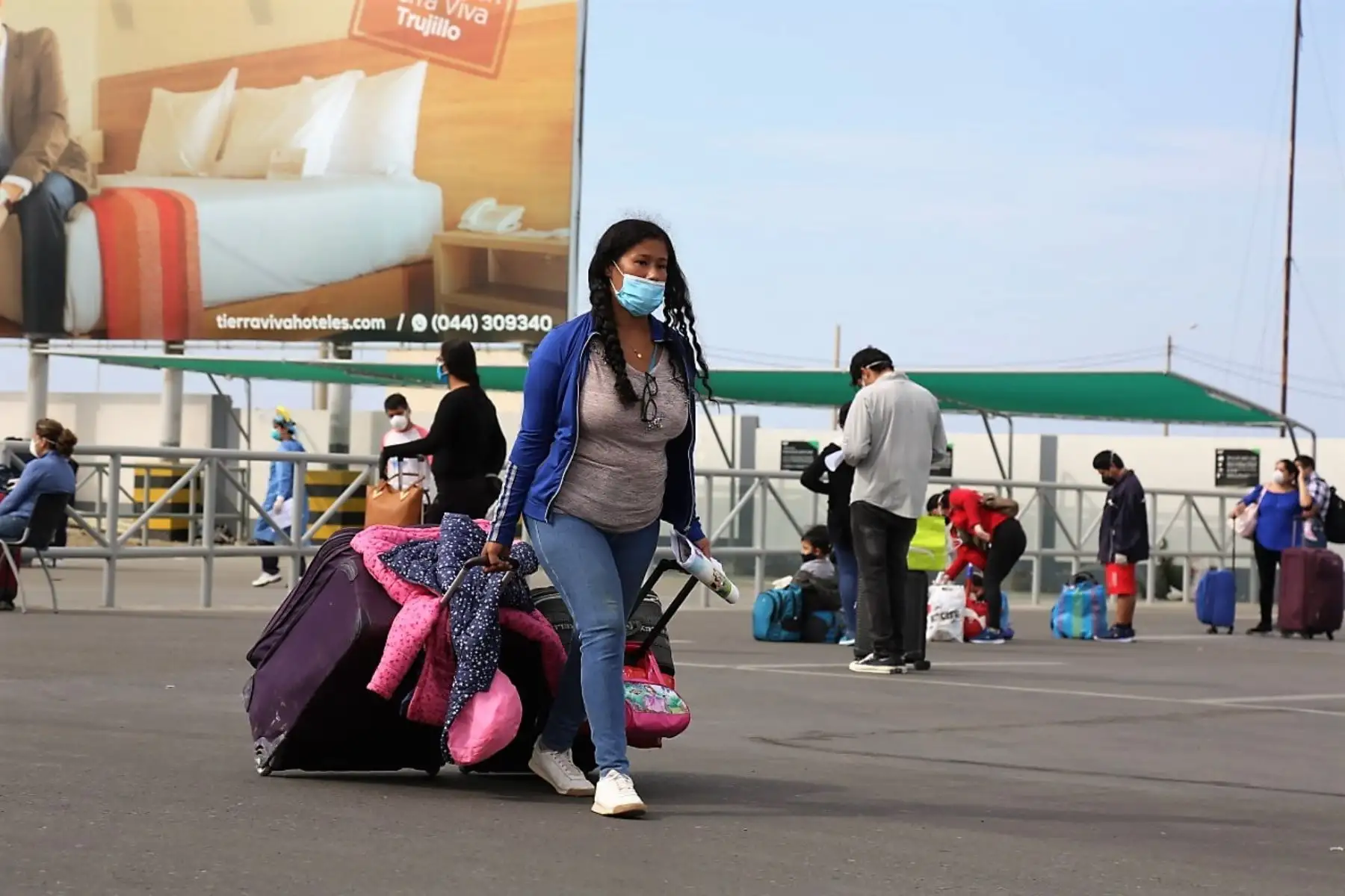 Cientos de personas volvieron a La Libertad en viajes humanitarios gestionados por el gobierno regional.
