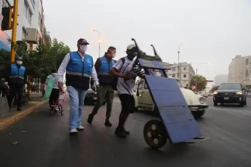 Desalojan a ambulantes que tomaron varias cuadras de la avenida Grau. Foto: Municipalidad Metropolitana de Lima.