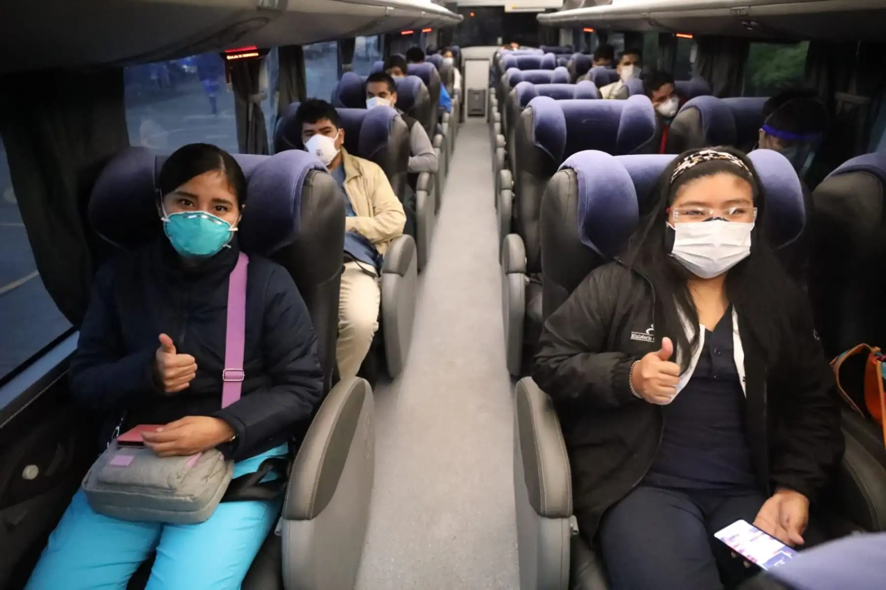 Un total de 25 profesionales de EsSalud viajaron a la región de Ucayali para combatir la pandemia de coronavirus. Se enviaron 50,000 EPP, además de medicinas, pruebas rápidas y kits de alimentación. Foto: ANDINA/EsSalud
