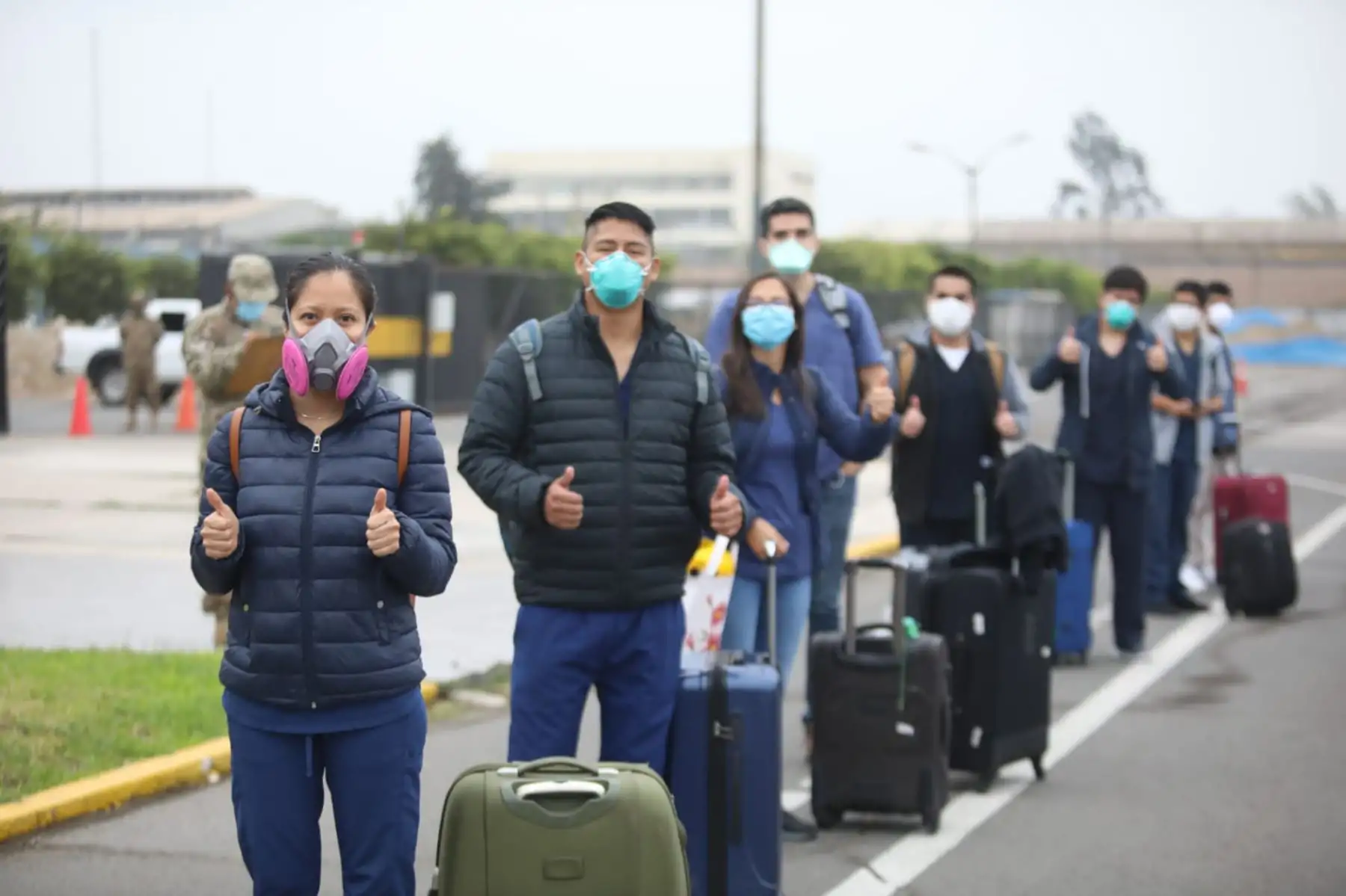 Un total de 25 profesionales de EsSalud viajaron a la región de Ucayali para combatir la pandemia de coronavirus. Se enviaron 50,000 EPP, además de medicinas, pruebas rápidas y kits de alimentación. Foto: ANDINA/EsSalud