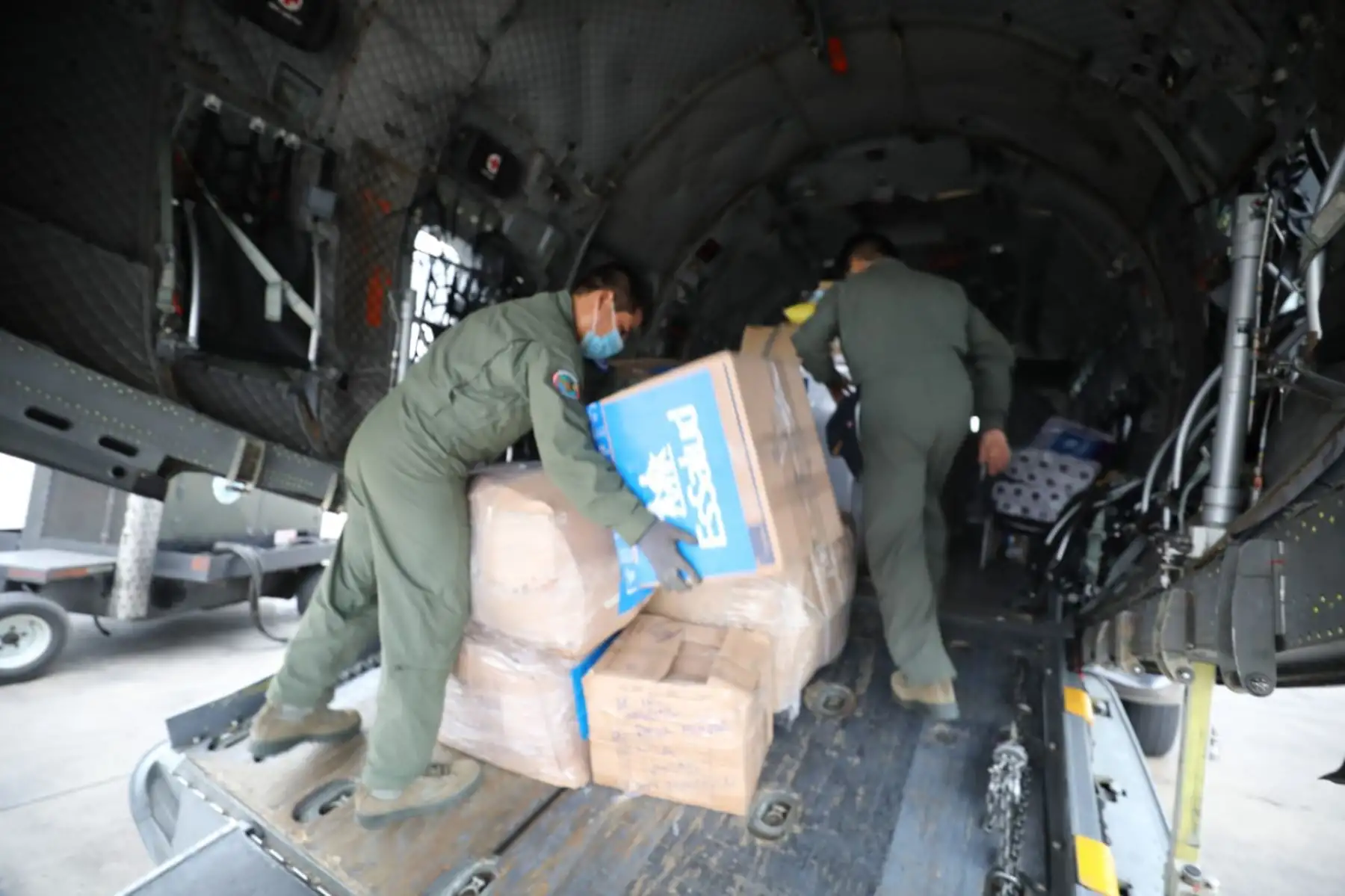 Un total de 25 profesionales de EsSalud viajaron a la región de Ucayali para combatir la pandemia de coronavirus. Se enviaron 50,000 EPP, además de medicinas, pruebas rápidas y kits de alimentación. Foto: ANDINA/EsSalud