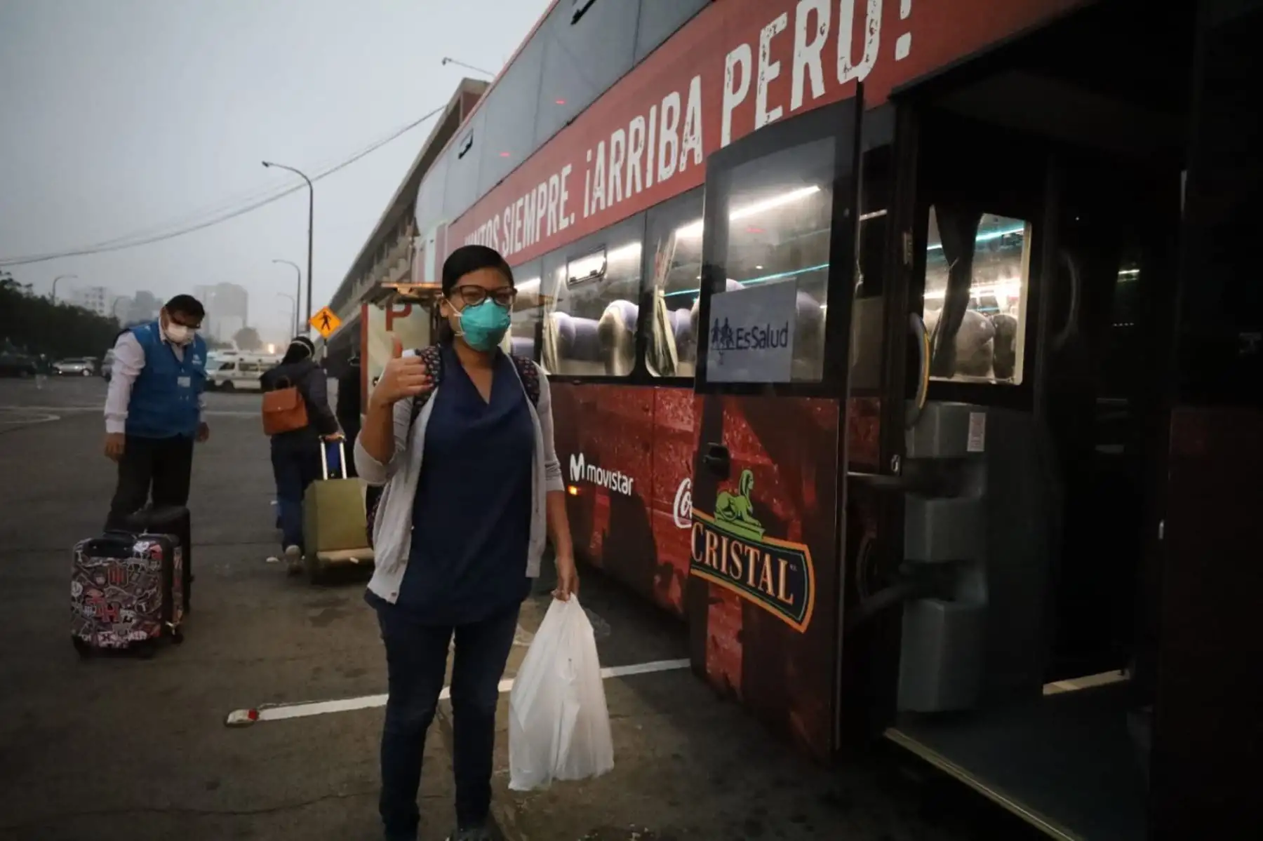 Un total de 25 profesionales de EsSalud viajaron a la región de Ucayali para combatir la pandemia de coronavirus. Se enviaron 50,000 EPP, además de medicinas, pruebas rápidas y kits de alimentación. Foto: ANDINA/EsSalud