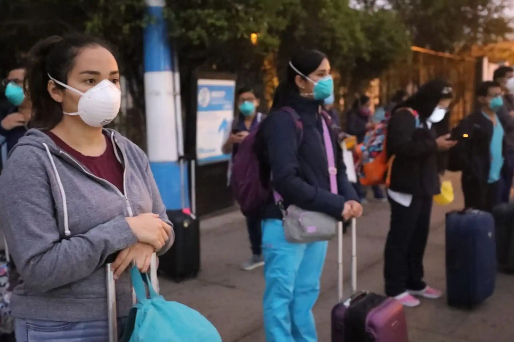 Un total de 25 profesionales de EsSalud viajaron a la región de Ucayali para combatir la pandemia de coronavirus. Se enviaron 50,000 EPP, además de medicinas, pruebas rápidas y kits de alimentación. Foto: ANDINA/EsSalud