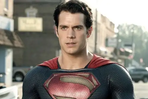 Henry Cavill se plantea volver a ser Superman para Warner Bros.