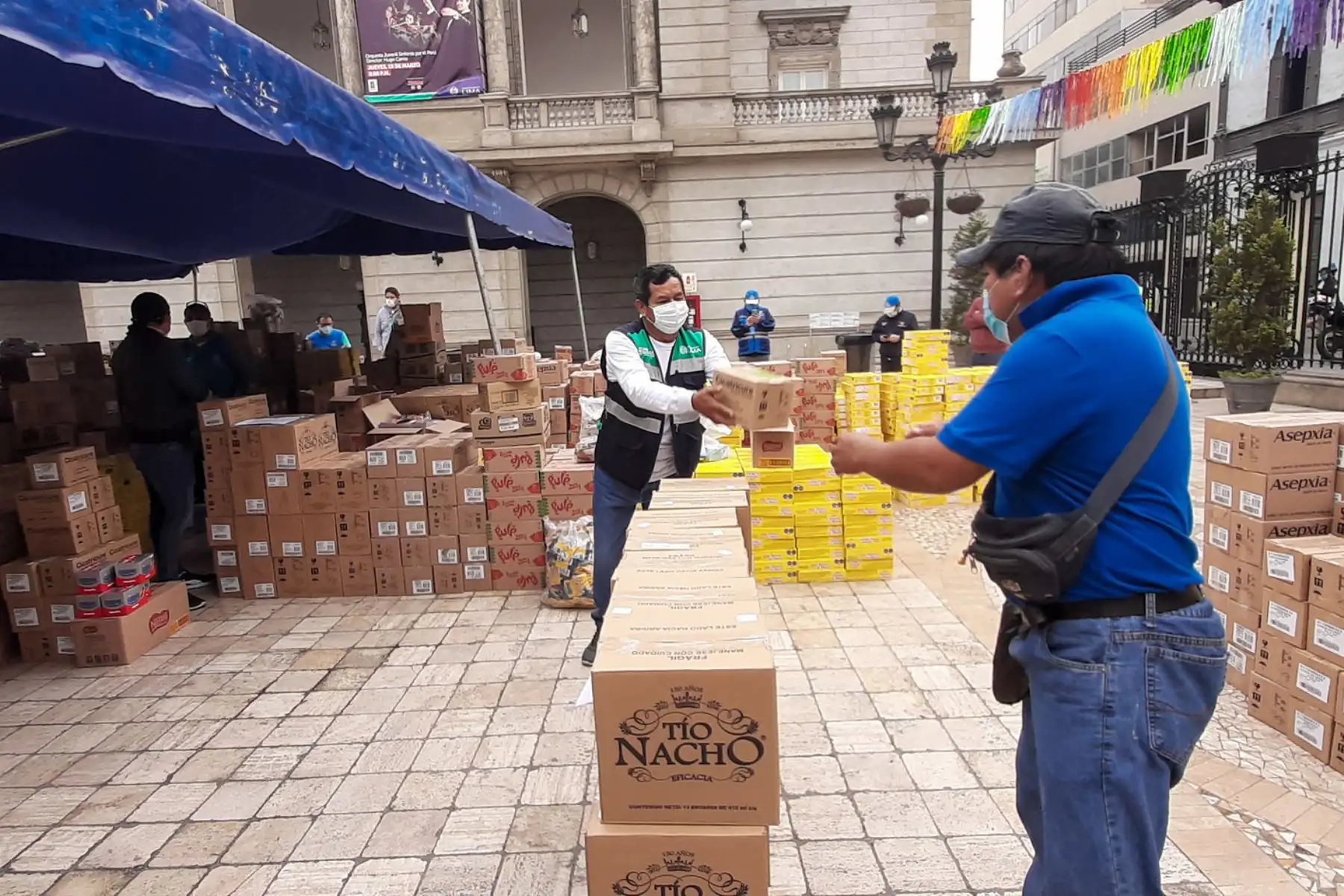 Municipalidad Metropolitana de Lima realiza entrega de kits de aseo personal a trabajadores de limpieza de 26 municipalidades.

Foto: Municipalidad de Lima