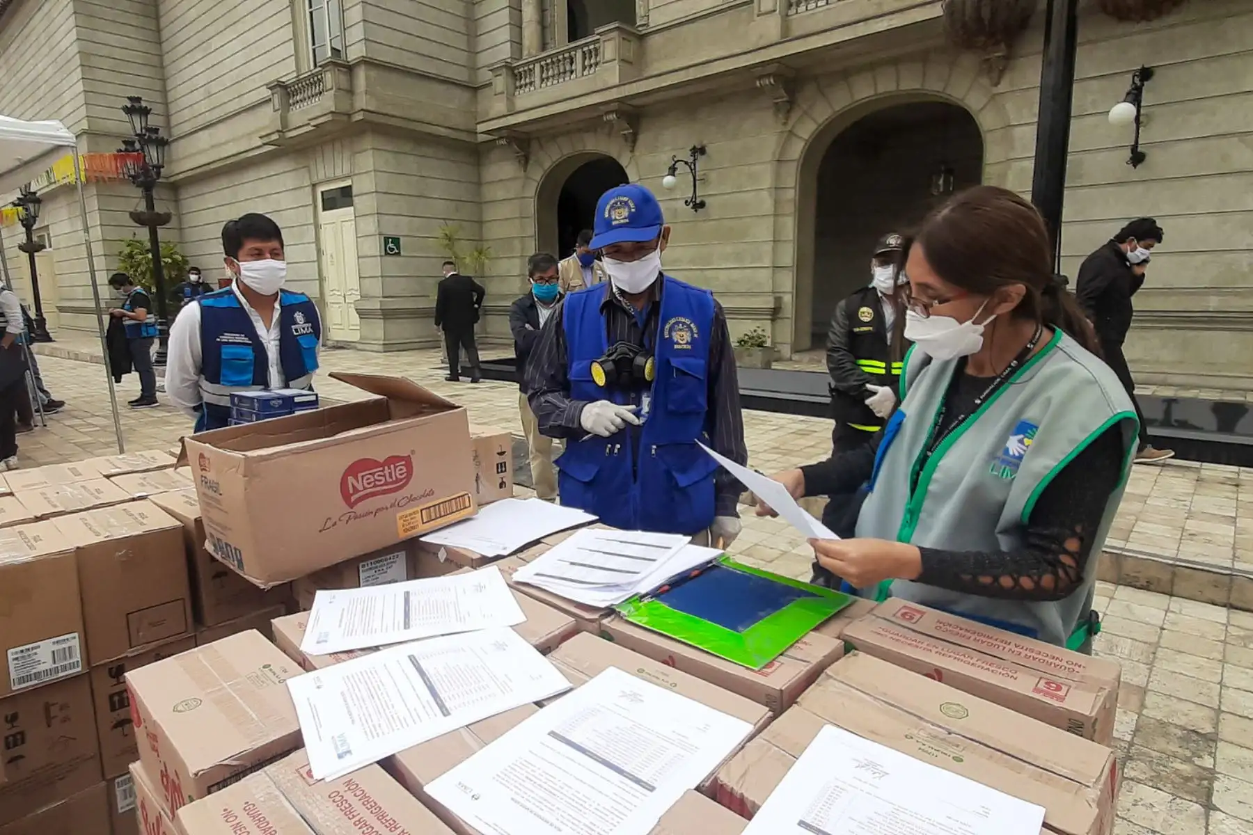 Municipalidad Metropolitana de Lima realiza entrega de kits de aseo personal a trabajadores de limpieza de 26 municipalidades.

Foto: Municipalidad de Lima