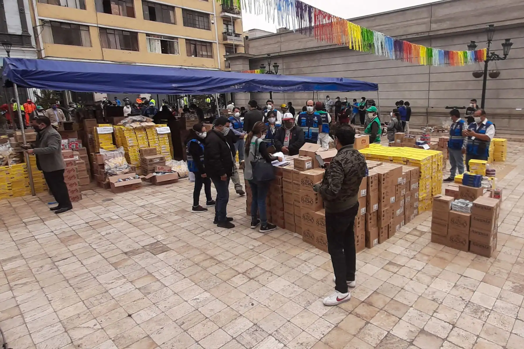 Municipalidad Metropolitana de Lima realiza entrega de kits de aseo personal a trabajadores de limpieza de 26 municipalidades.

Foto: Municipalidad de Lima