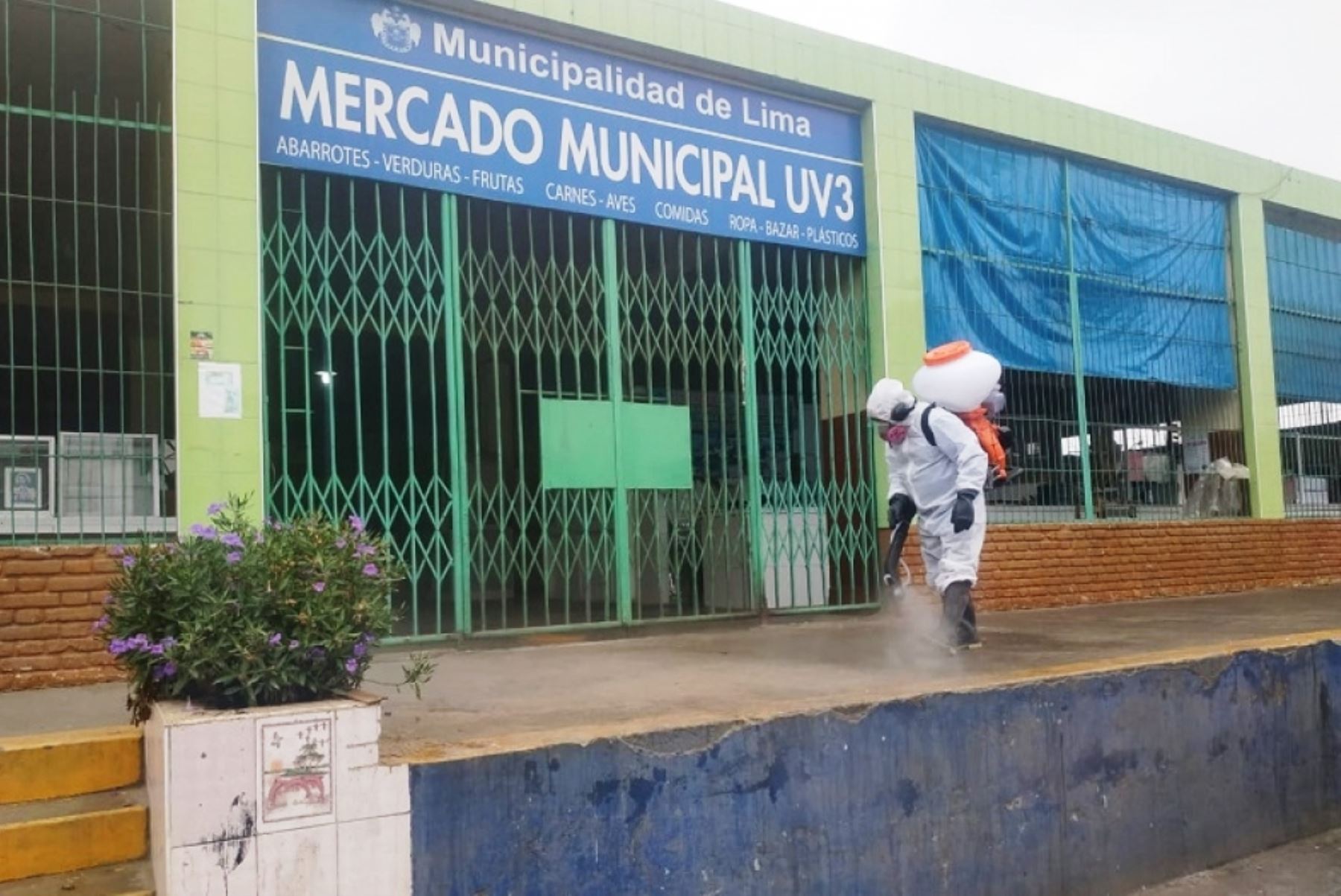 Municipalidad Metropolitana de Lima desinfectó 45 mercados del Cercado durante emergencia. Foto: ANDINA/difusión.