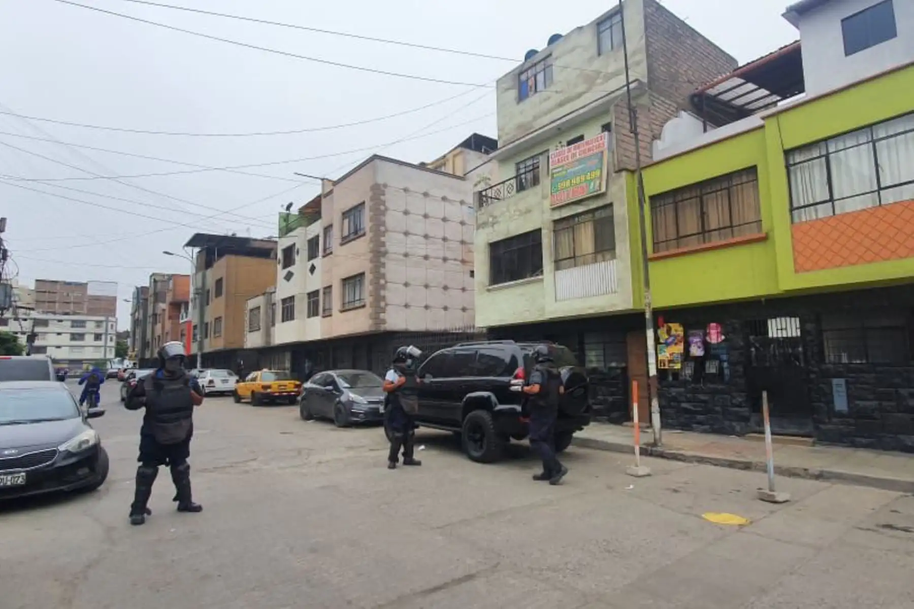 Agentes de Fiscalización y Serenazgo resguardan la avenida Grau y calles aledañas del Cercado para evitar la presencia del comercio informal. Foto: ANDINA/Municipalidad de Lima